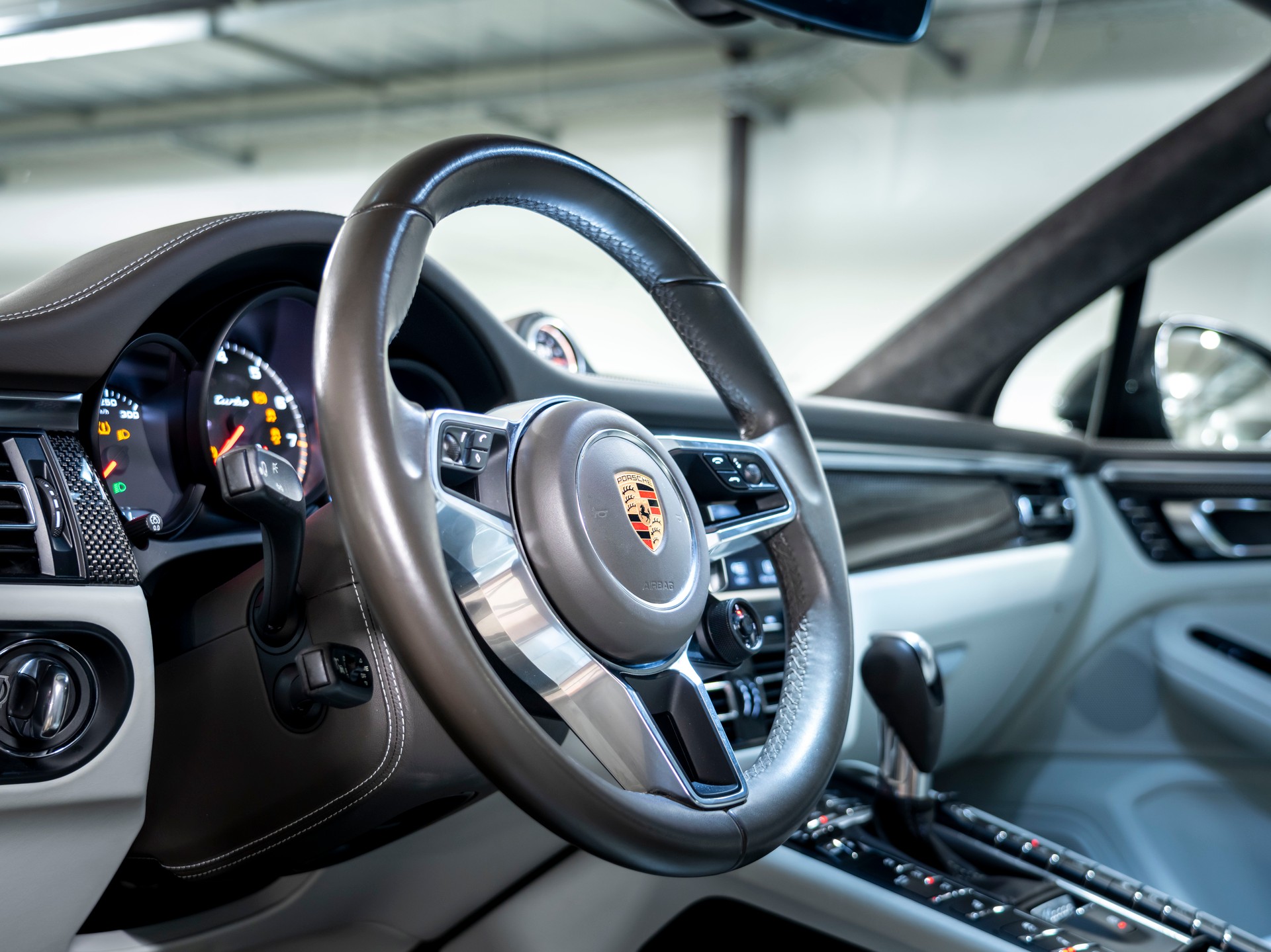 PORSCHE Macan Turbo PDK-image-14