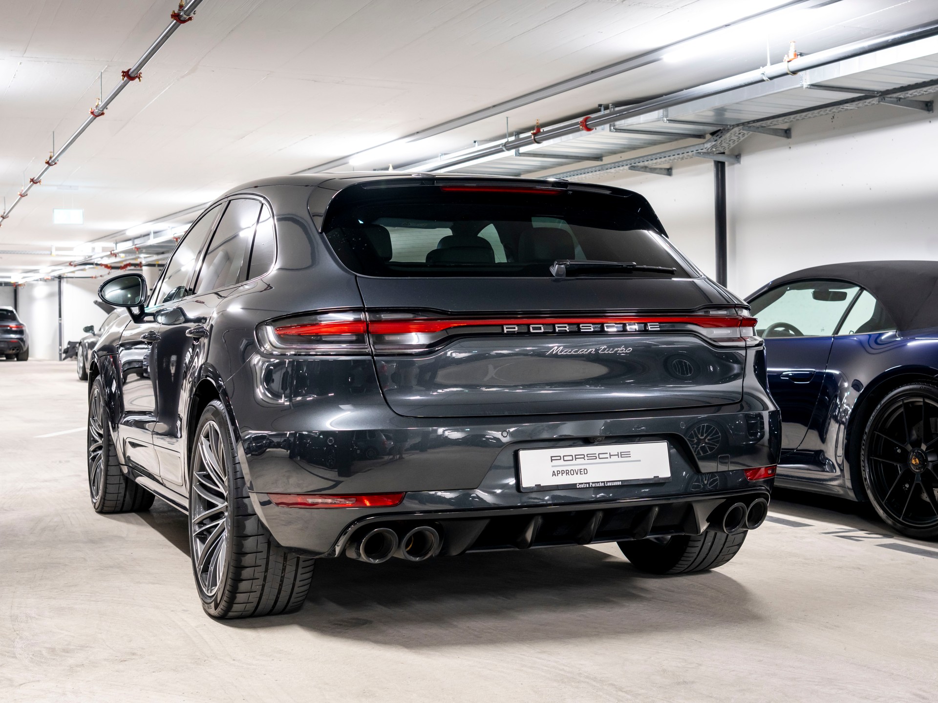 PORSCHE Macan Turbo PDK-showroom-element-2