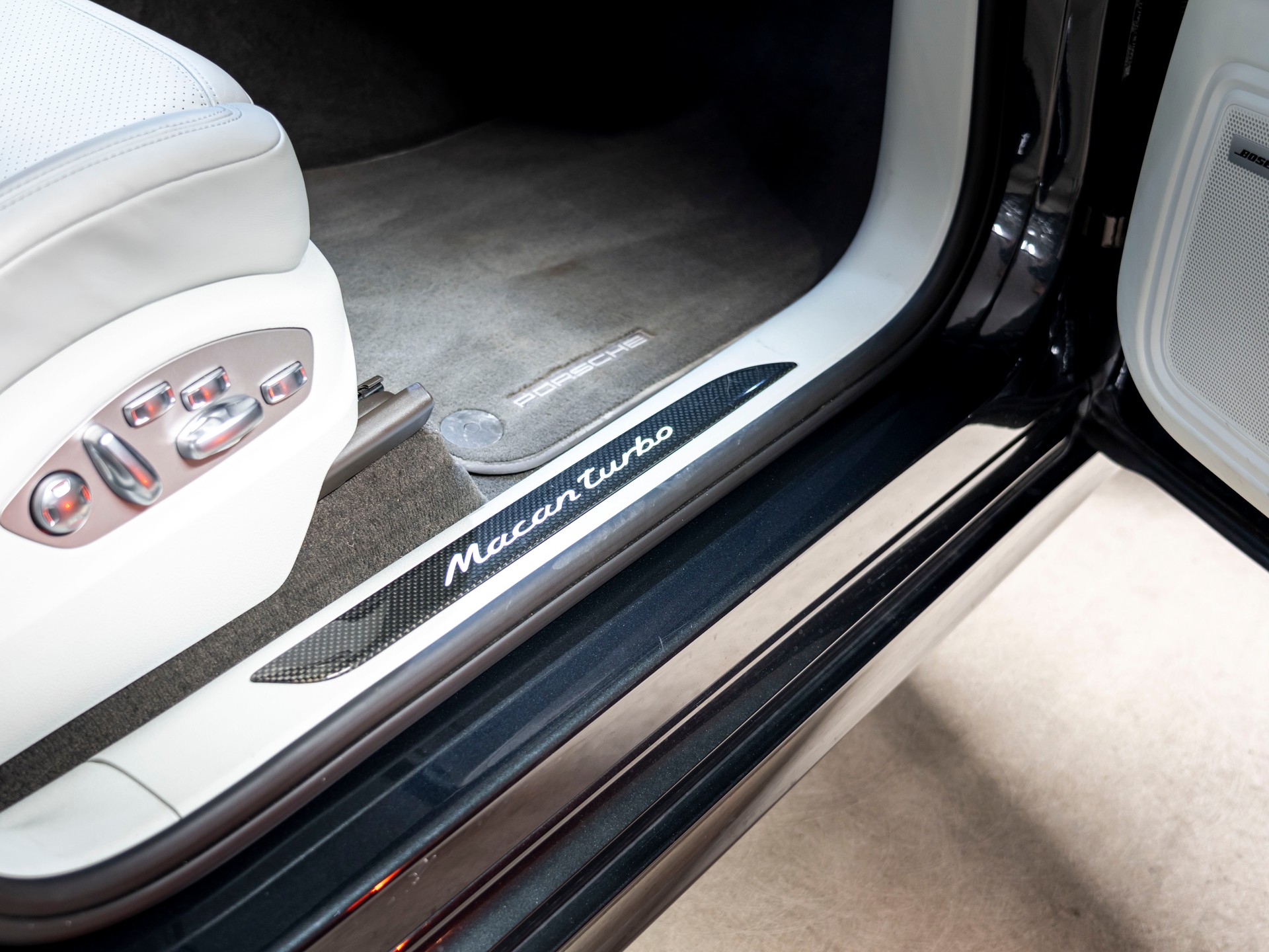 PORSCHE Macan Turbo PDK-image-26