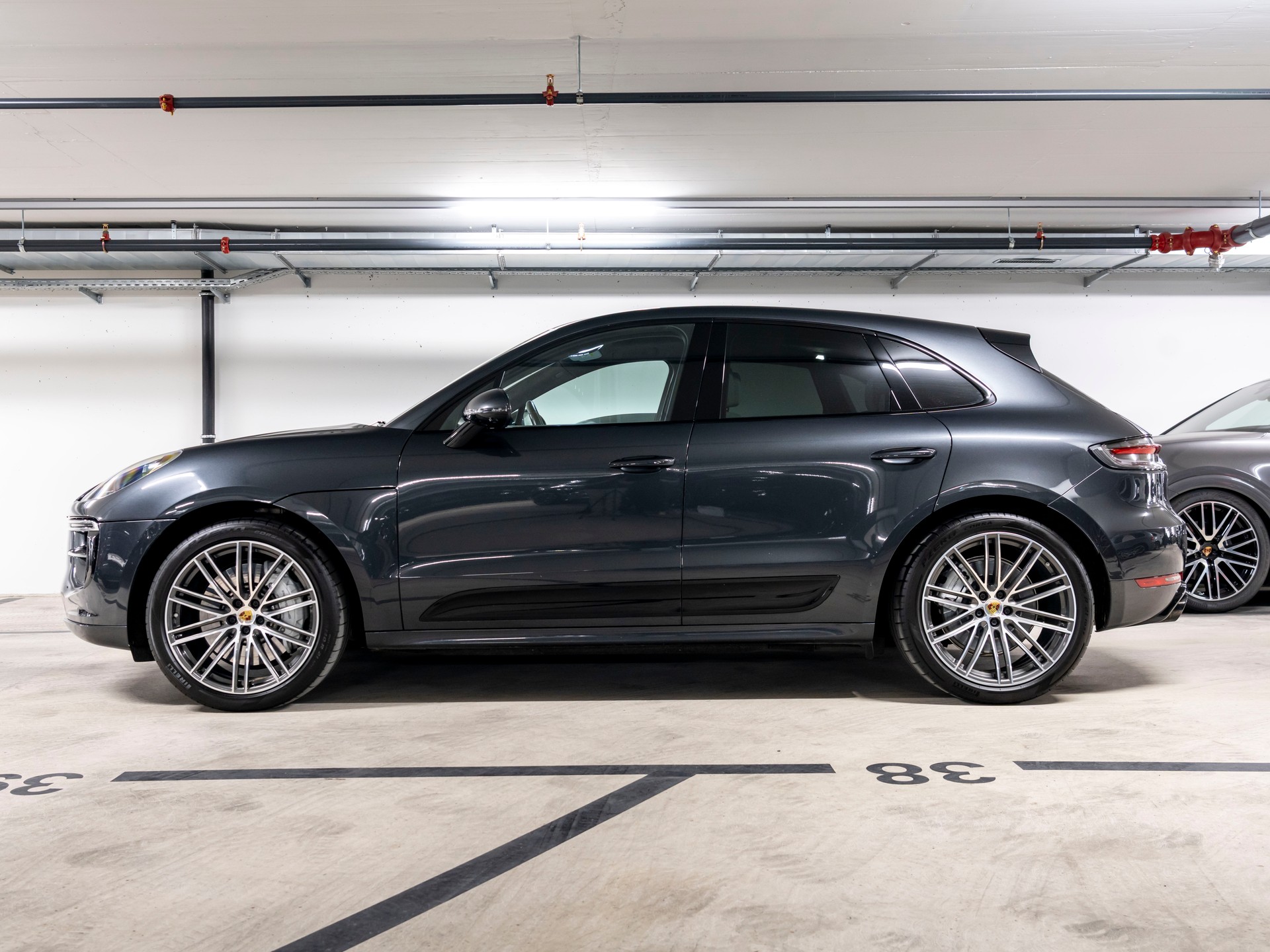 PORSCHE Macan Turbo PDK-showroom-element-1