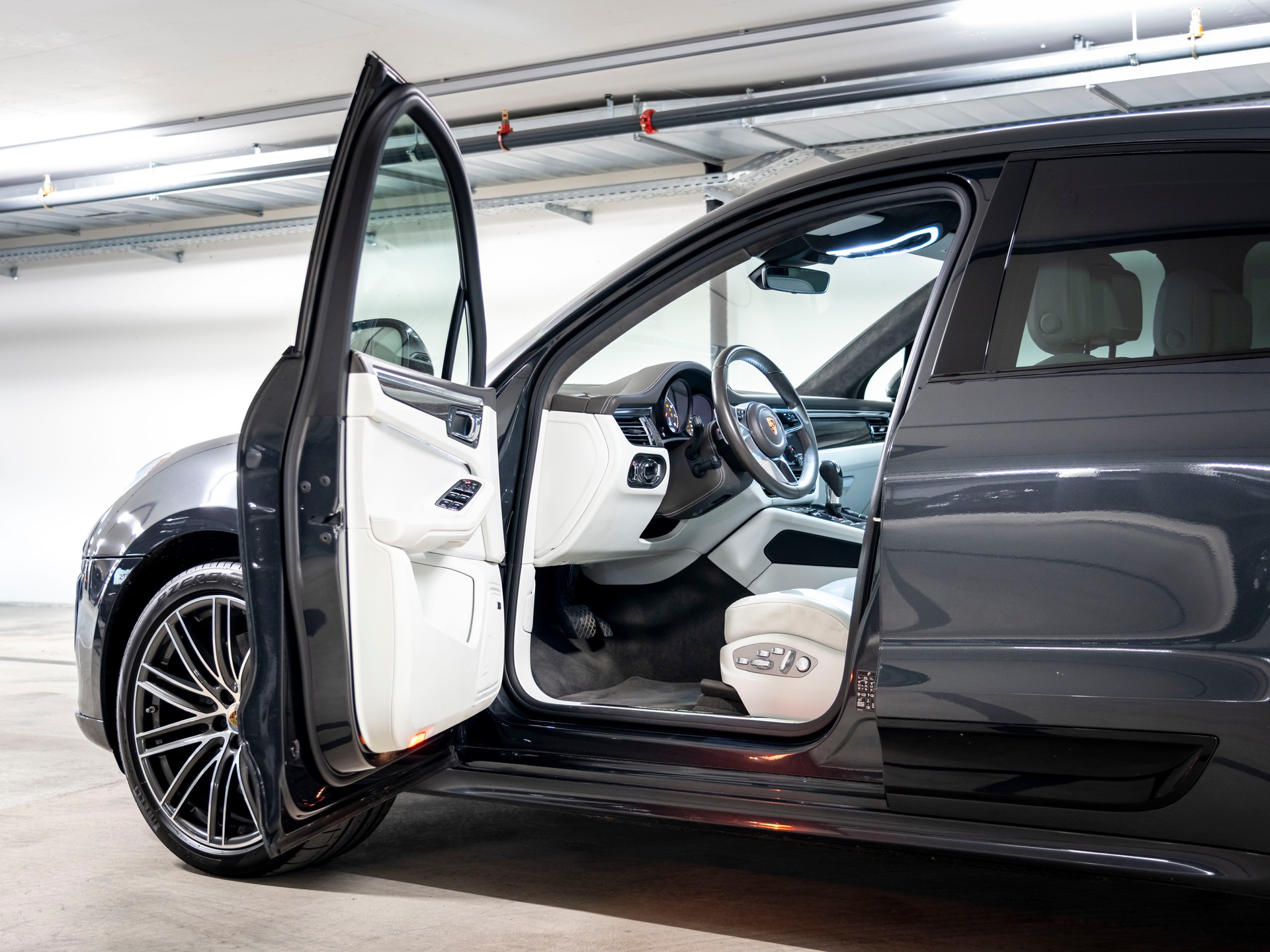 PORSCHE Macan Turbo PDK-image-16