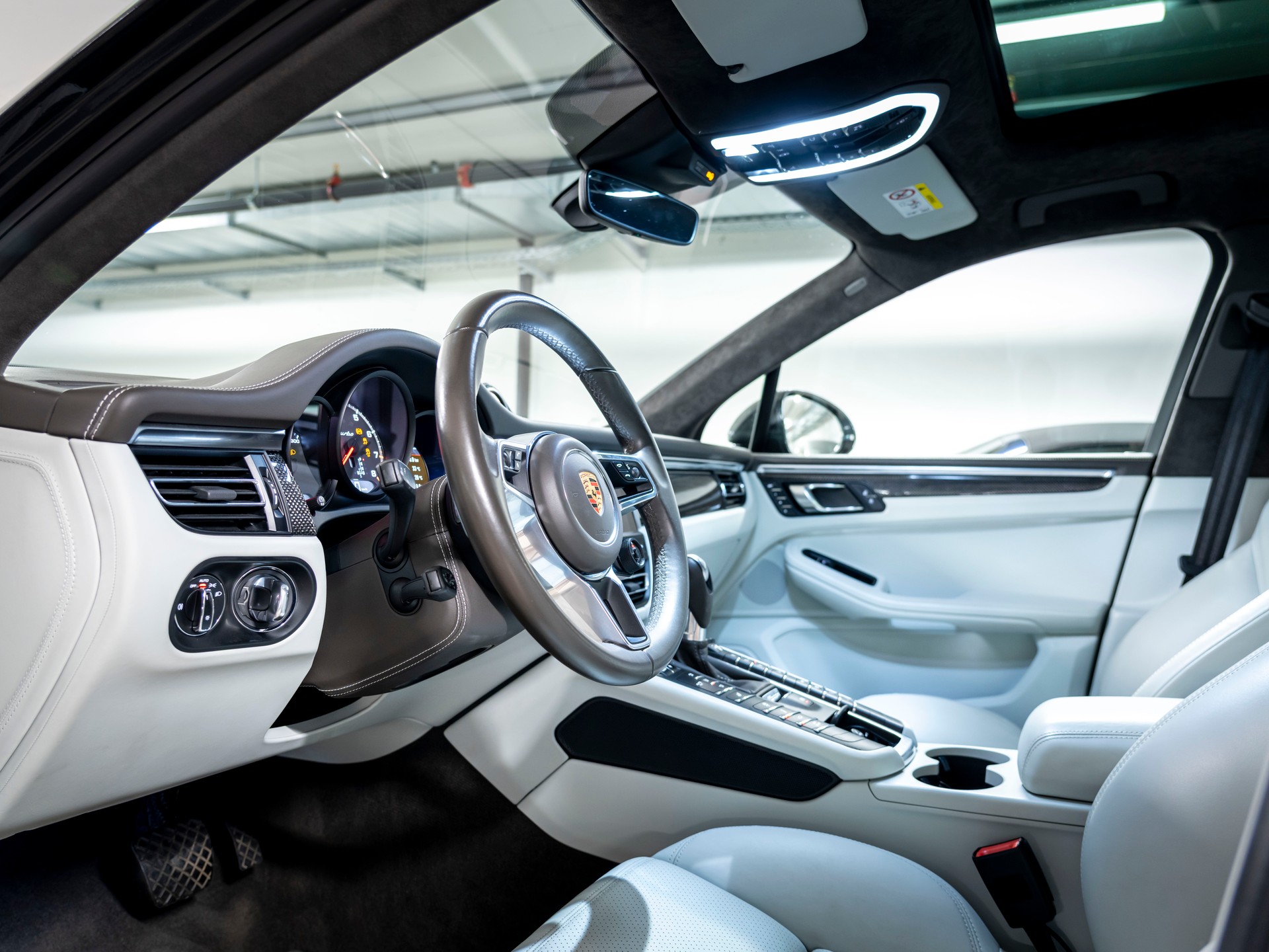 PORSCHE Macan Turbo PDK-image-13