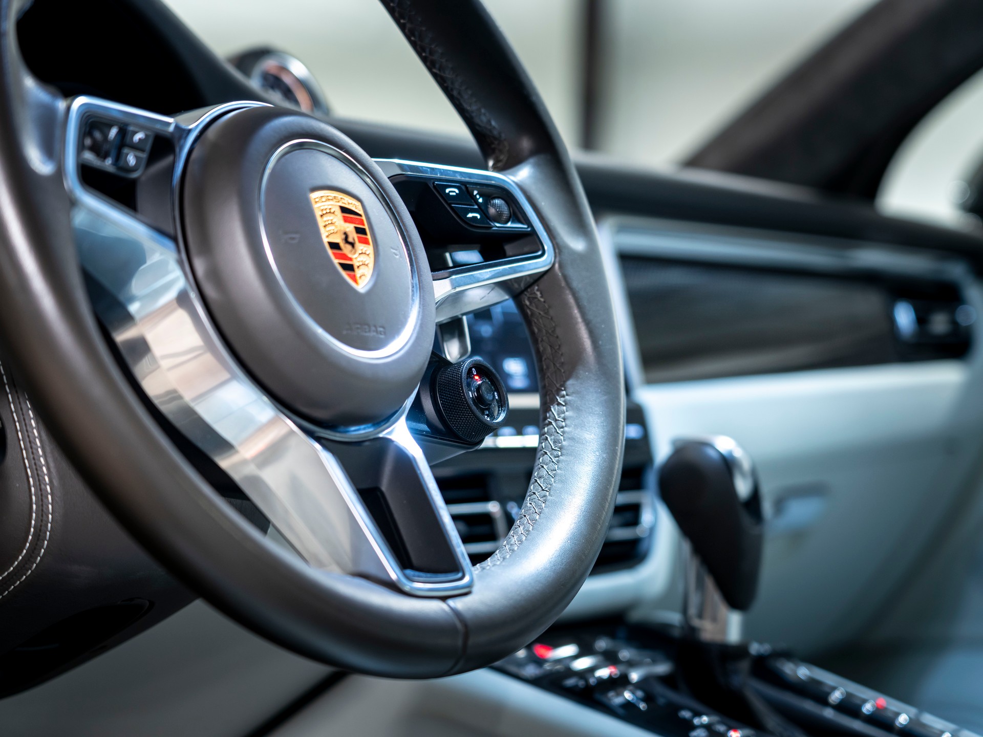 PORSCHE Macan Turbo PDK-image-15