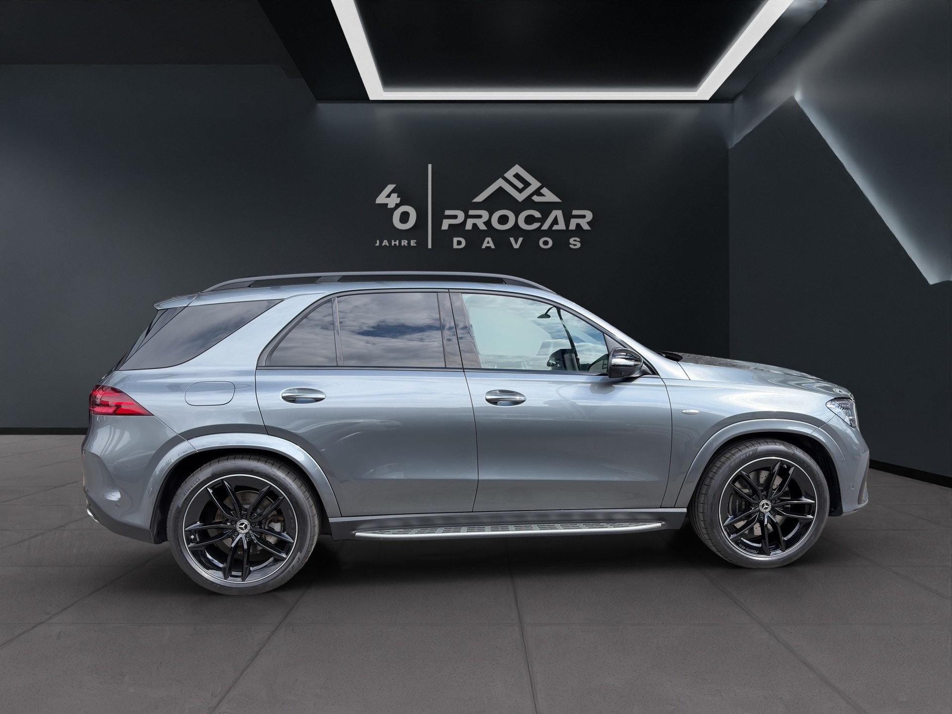 MERCEDES-BENZ GLE 400 e EQ Star AMG Line 4matic-showroom-element-1