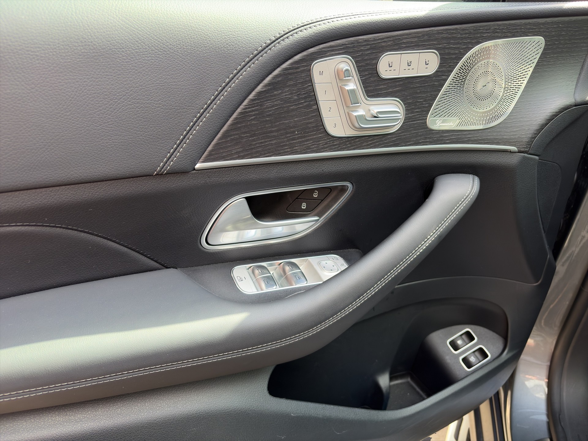 MERCEDES-BENZ GLE 400 e EQ Star AMG Line 4matic-image-8