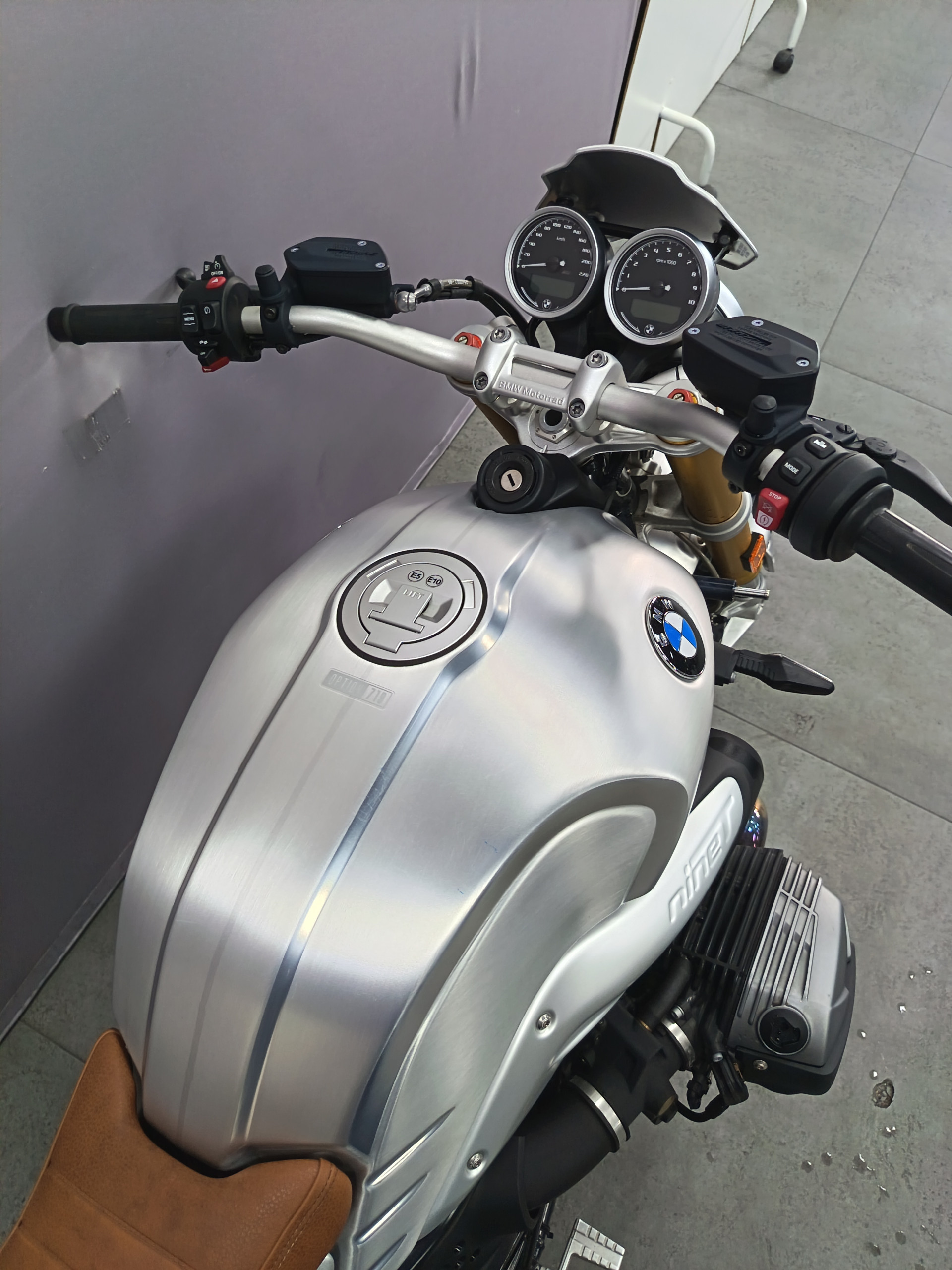 BMW R nineT-image-4