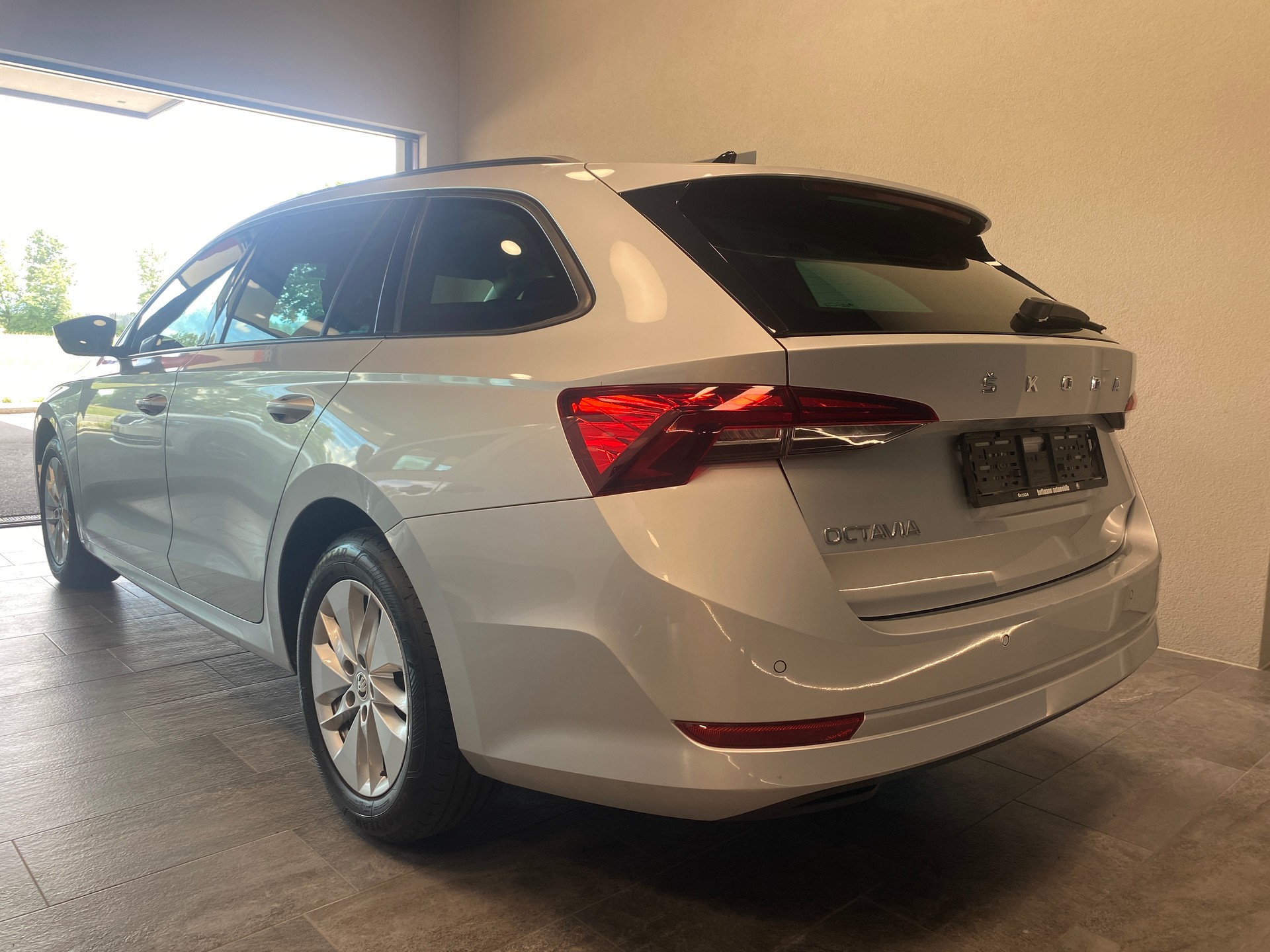 SKODA Octavia Combi 2.0 TDI DSG Ambition-showroom-element-1