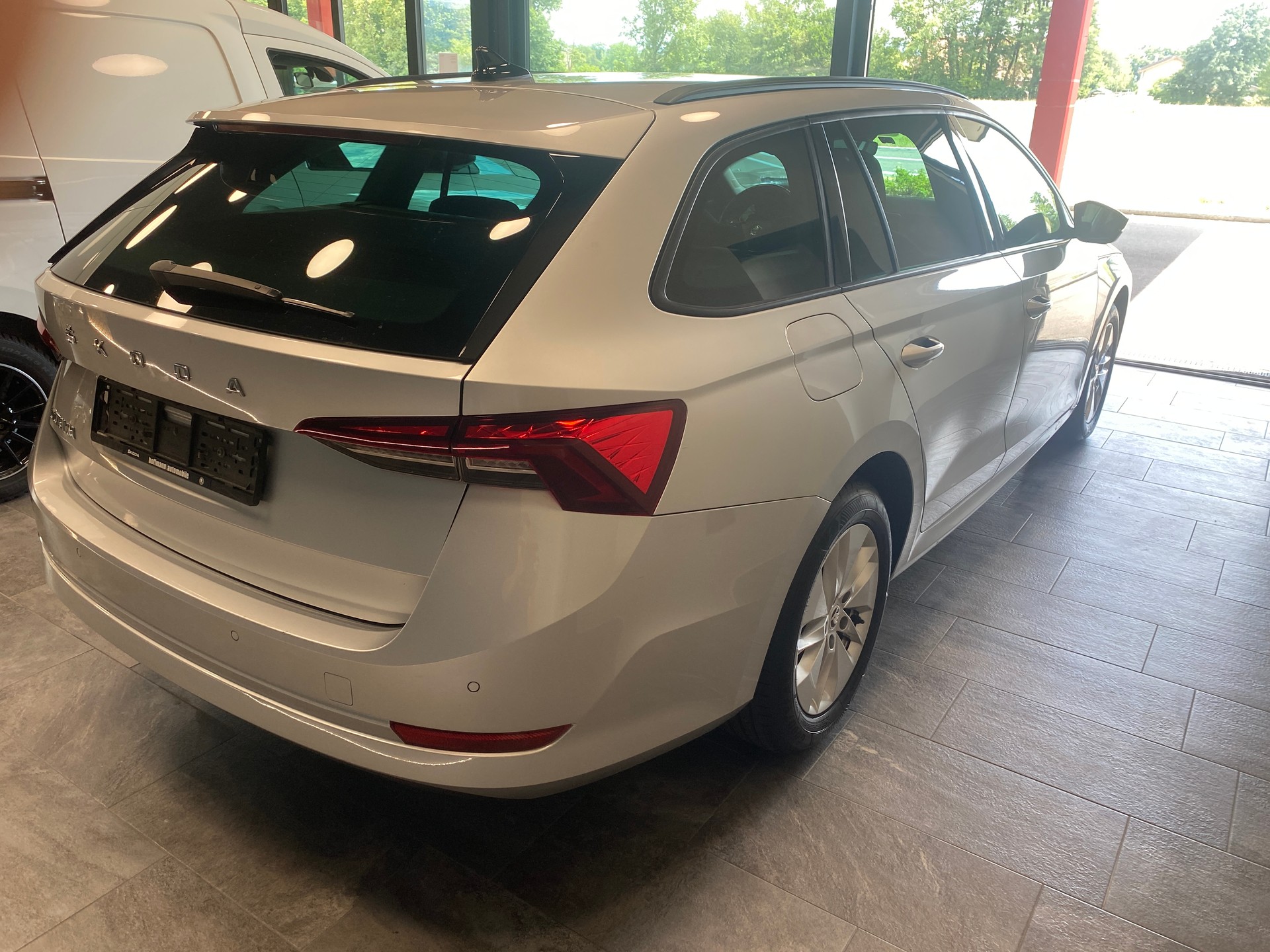 SKODA Octavia Combi 2.0 TDI DSG Ambition-showroom-element-2
