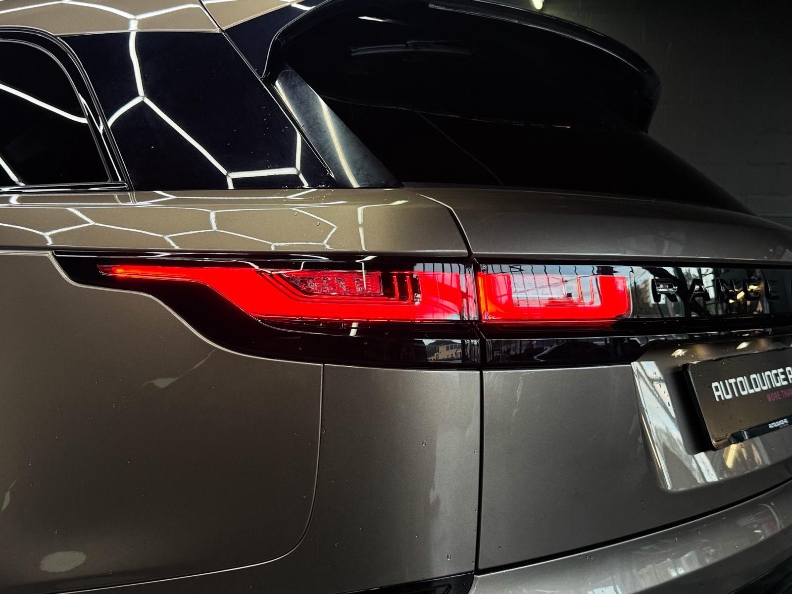 LAND ROVER Range Rover Velar R-Dynamic P 380 SE Automatic-image-5