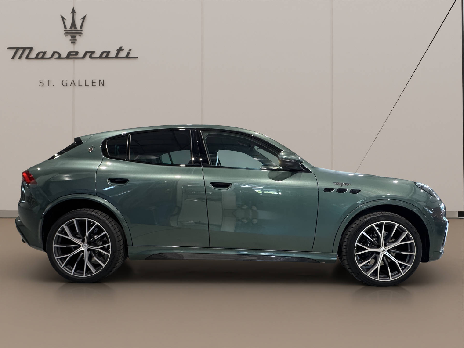 MASERATI Grecale 3.0 V6 Trofeo-showroom-element-3