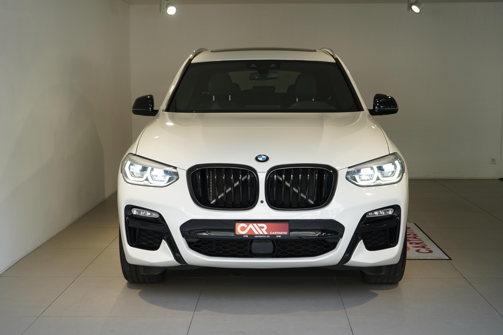 BMW X3 M40i-showroom-element-1