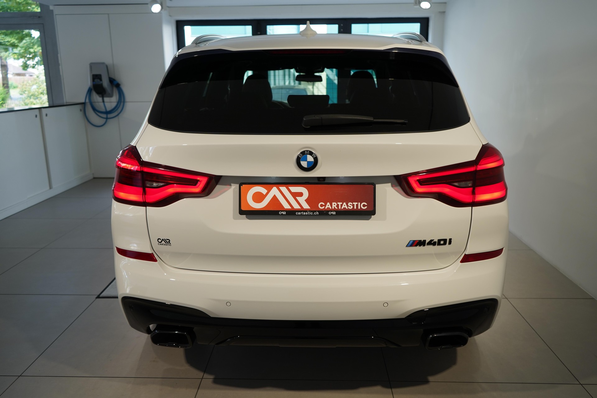 BMW X3 M40i-showroom-element-3