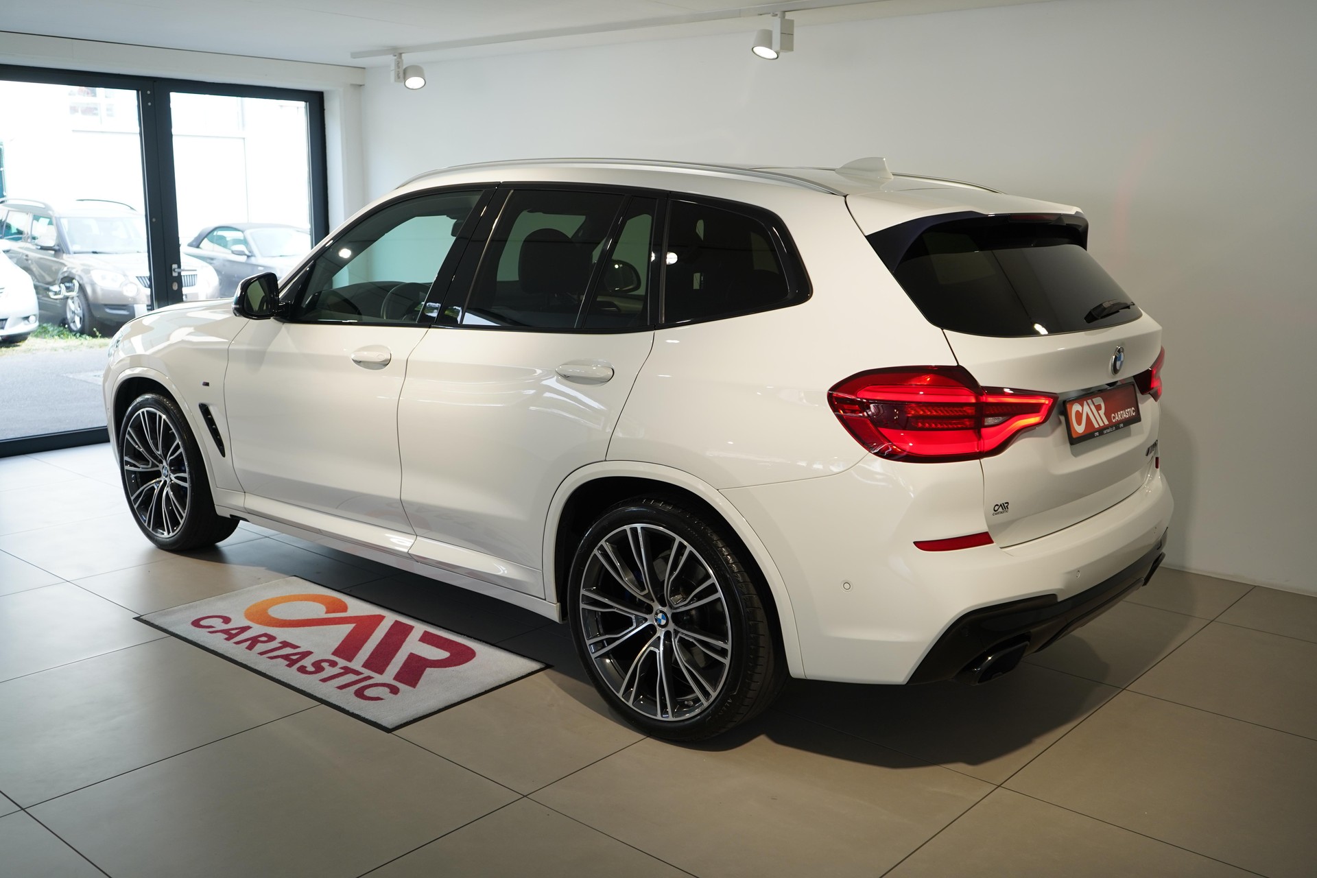 BMW X3 M40i-showroom-element-2