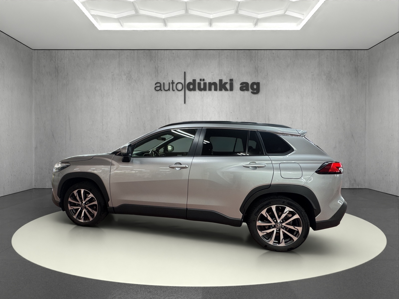 TOYOTA Corolla Cross 2.0 4WD Trend e-CVT-showroom-element-1