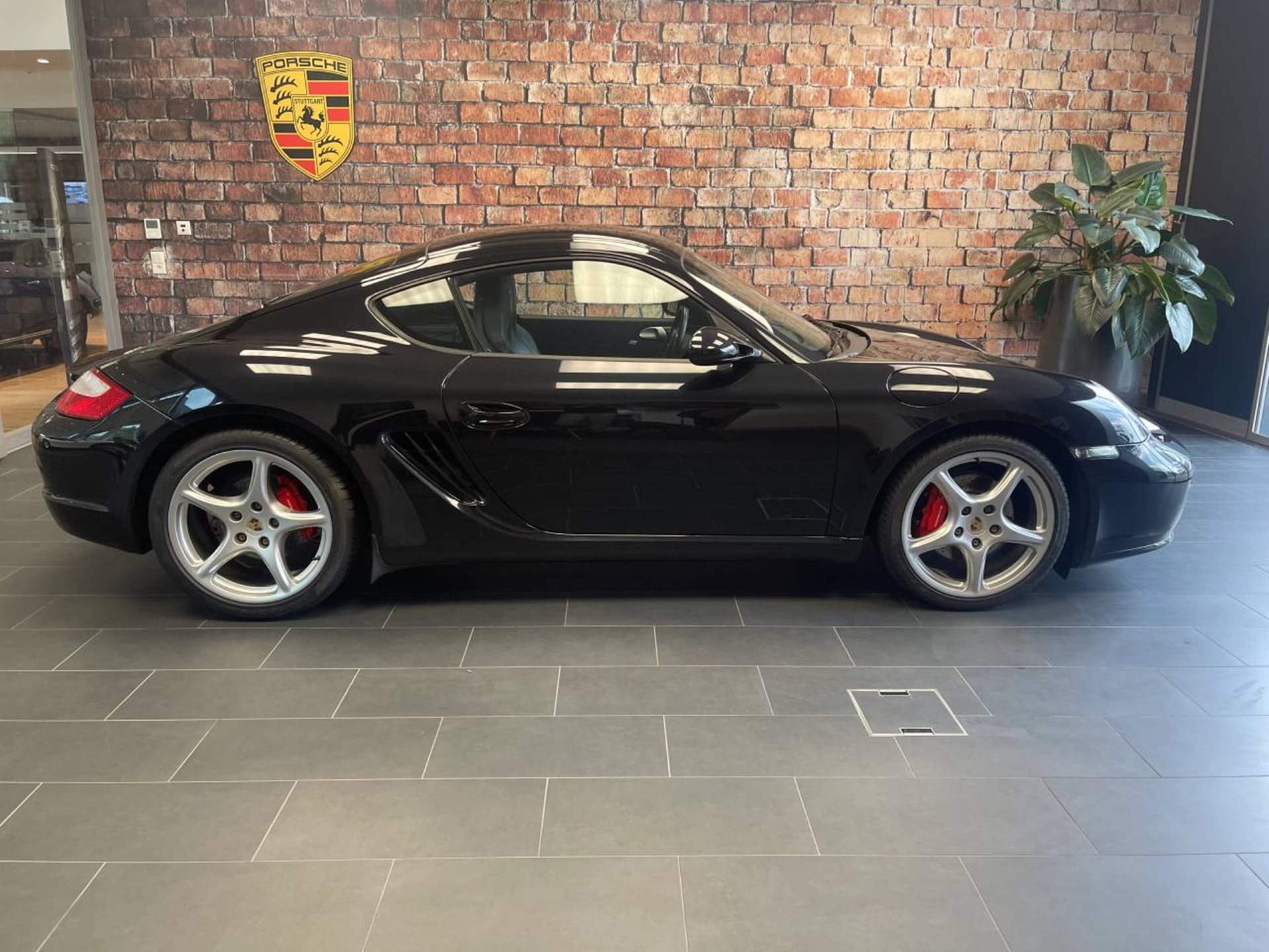 PORSCHE Cayman S-showroom-element-1
