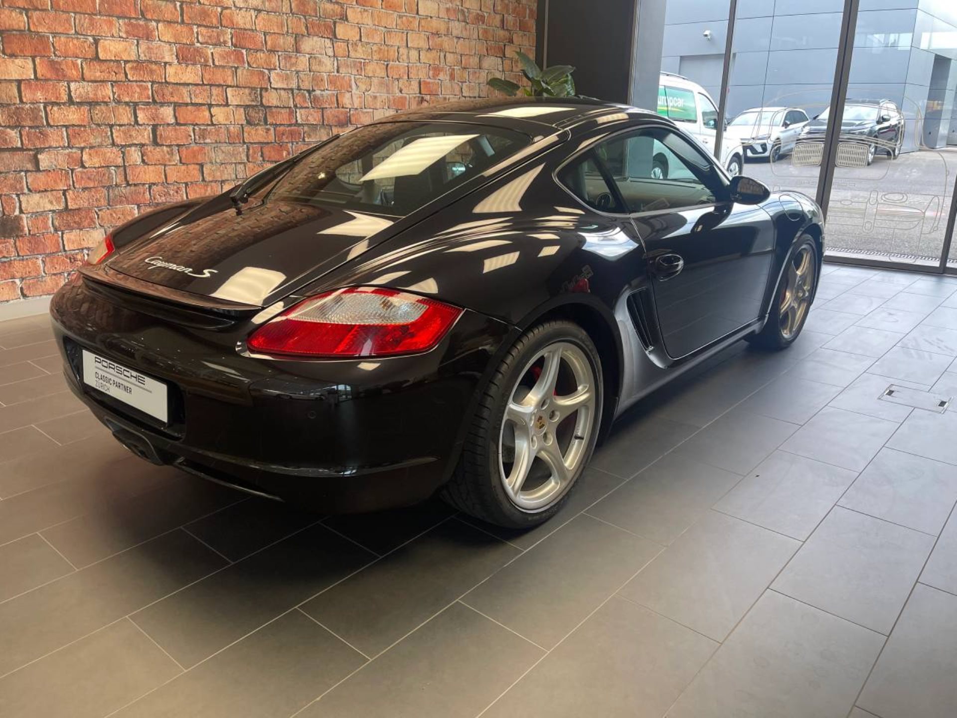 PORSCHE Cayman S-showroom-element-2