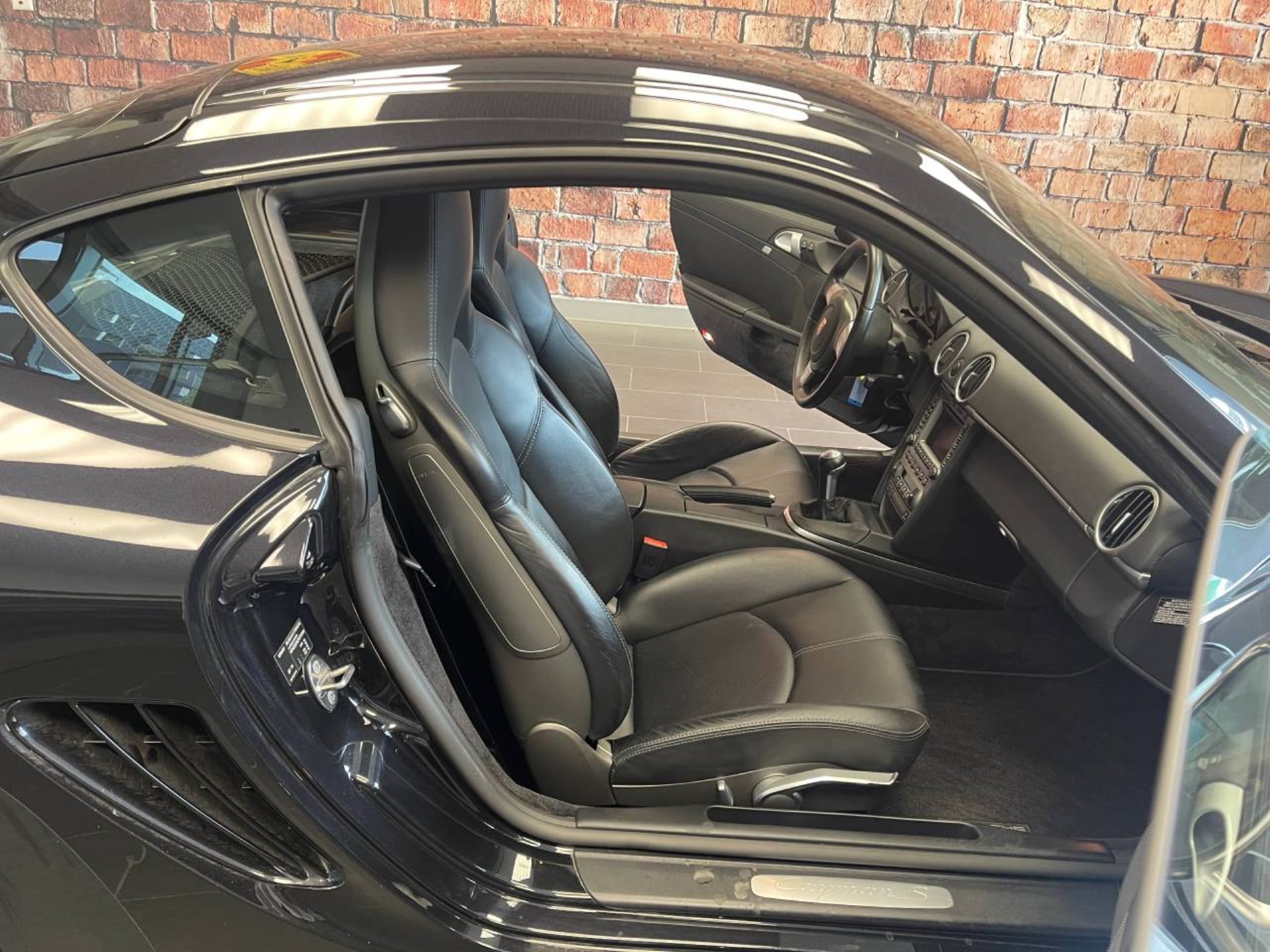 PORSCHE Cayman S-image-4