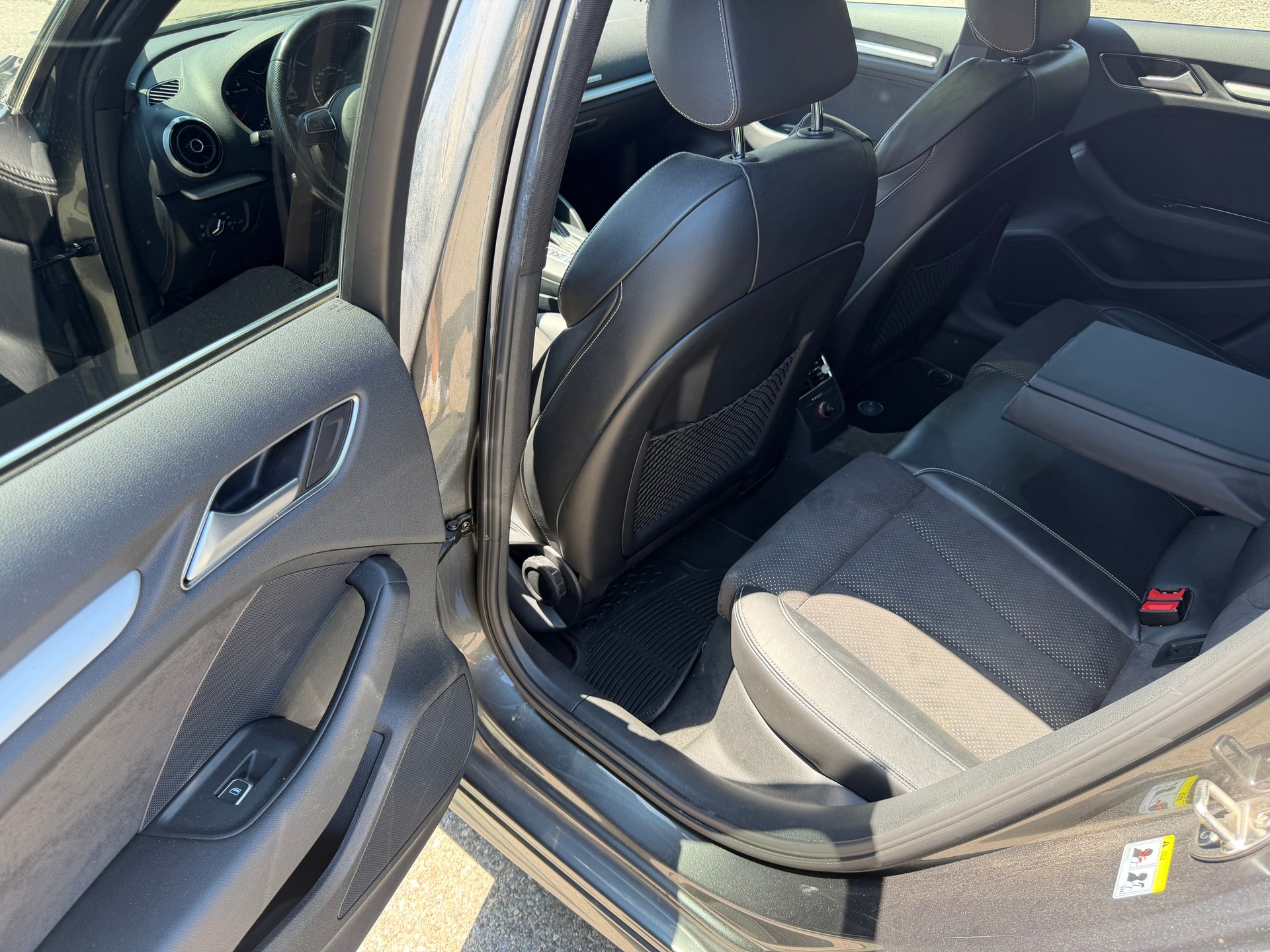 AUDI A3 Sportback 2.0 TDI Attraction quattro S-tronic-image-8