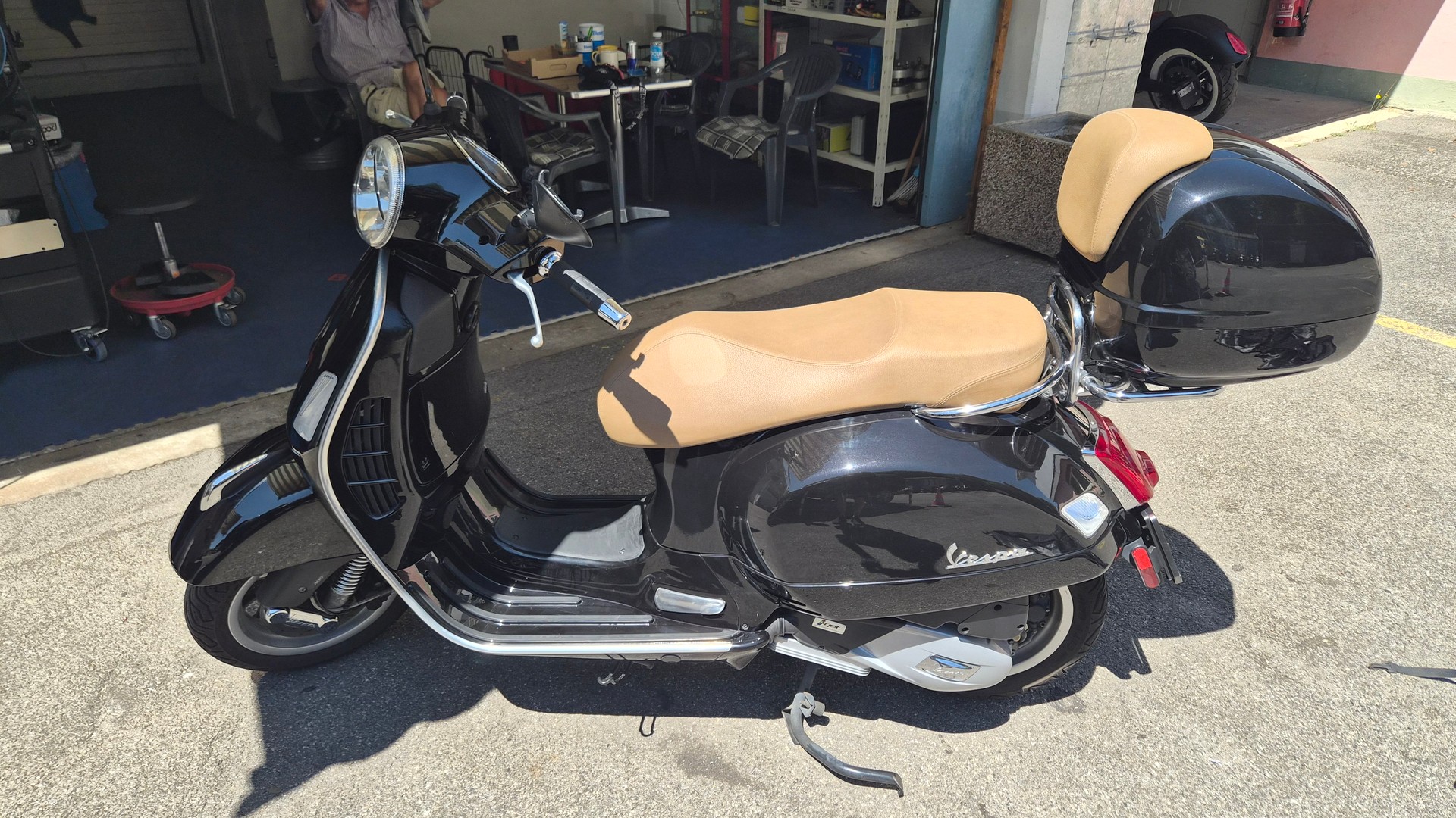 PIAGGIO Vespa GTS 125 Touring i.e ABS-image-1