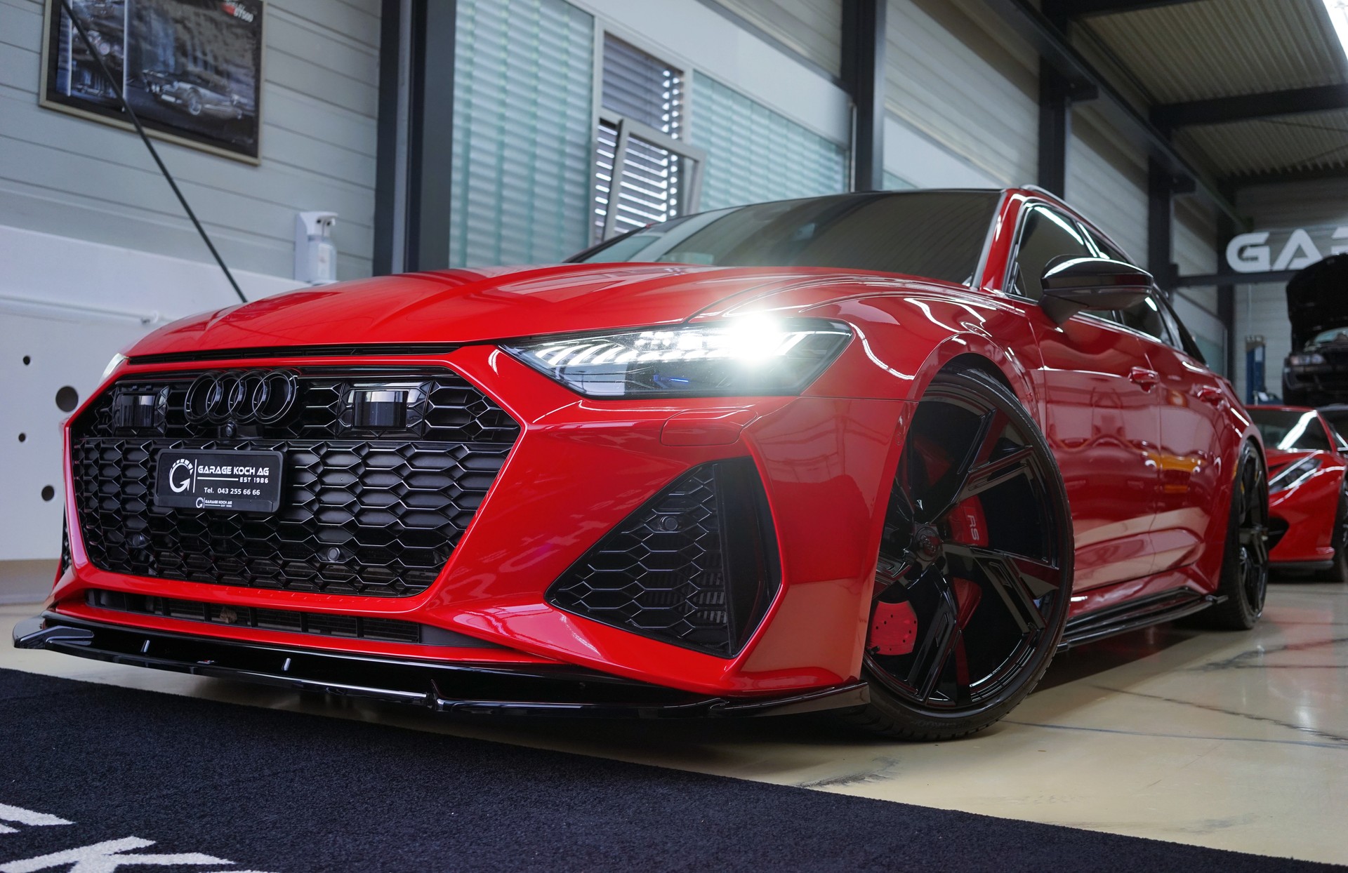 AUDI RS6 Avant 4.0 TFSI V8 quattro / Tango-Rot **-showroom-element-1