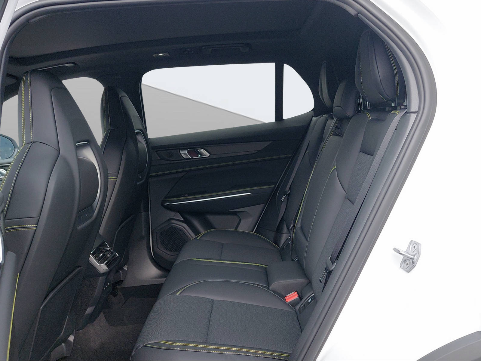 LYNK & CO 01 1.5 PHEV More-image-11
