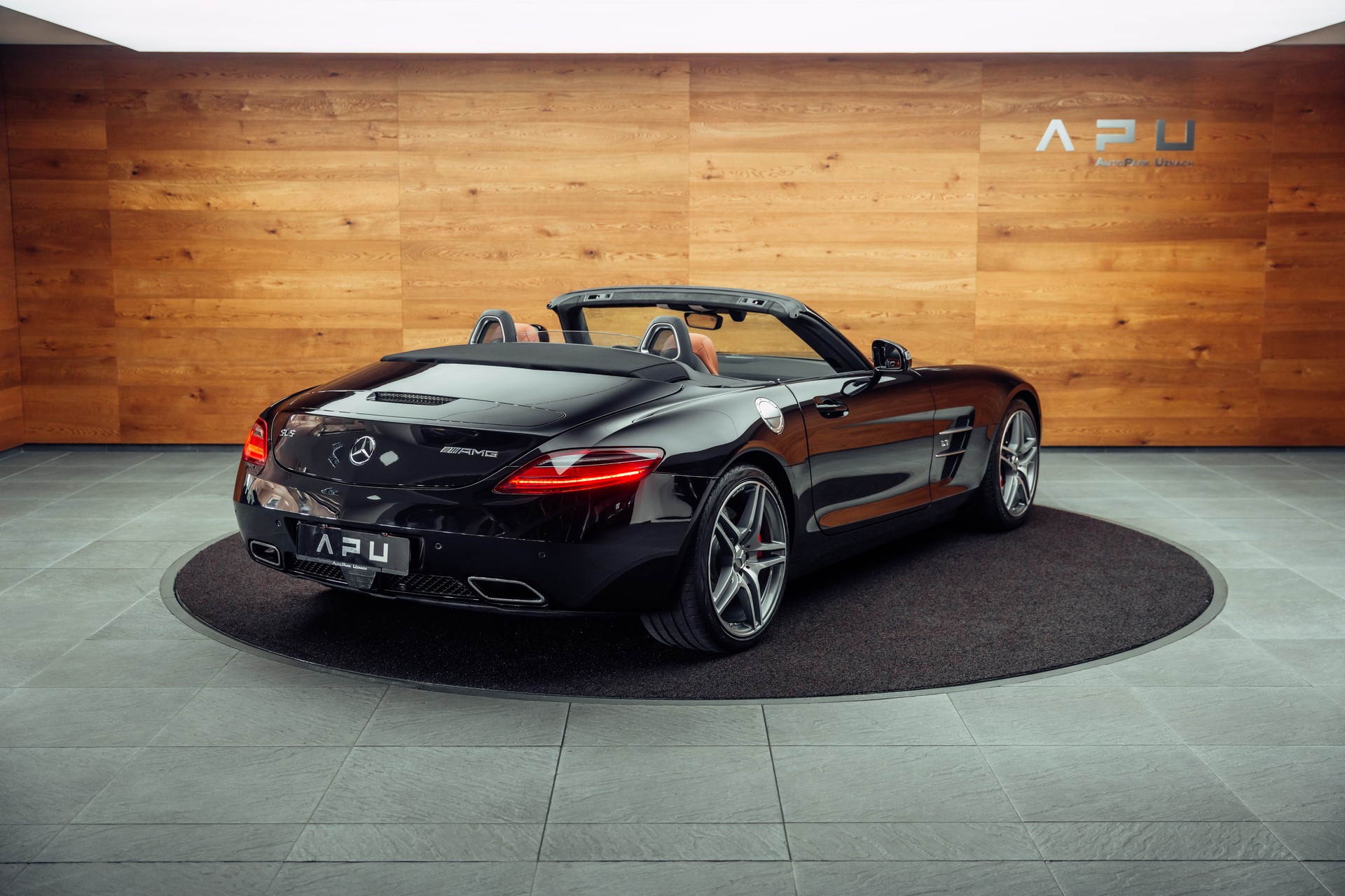 MERCEDES-BENZ SLS 63 AMG Roadster Speedshift-showroom-element-1