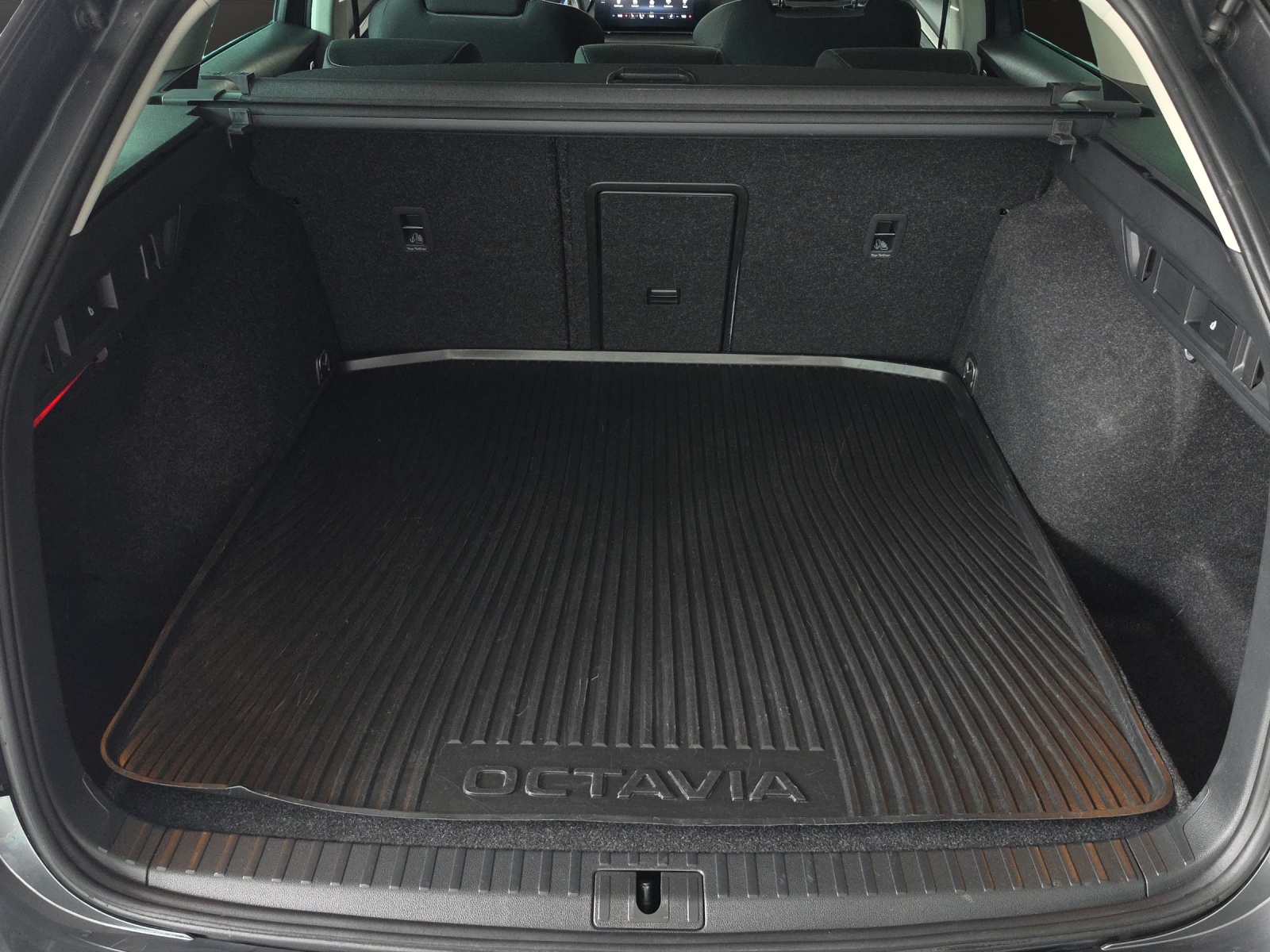SKODA Octavia Combi 2.0 TDI DSG Ambition 4x4-image-14