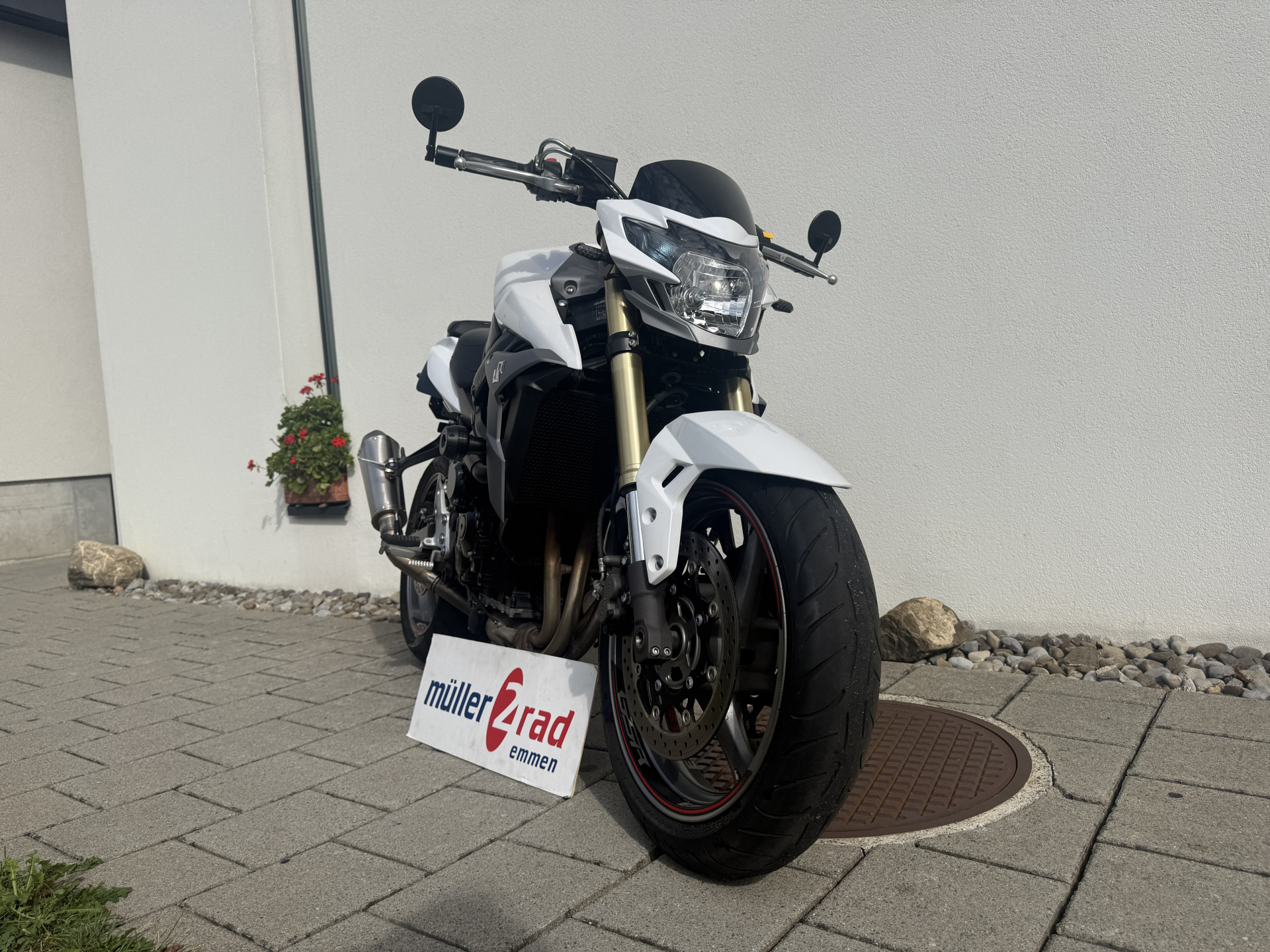 SUZUKI GSR 750 A/U Freegun-image-1