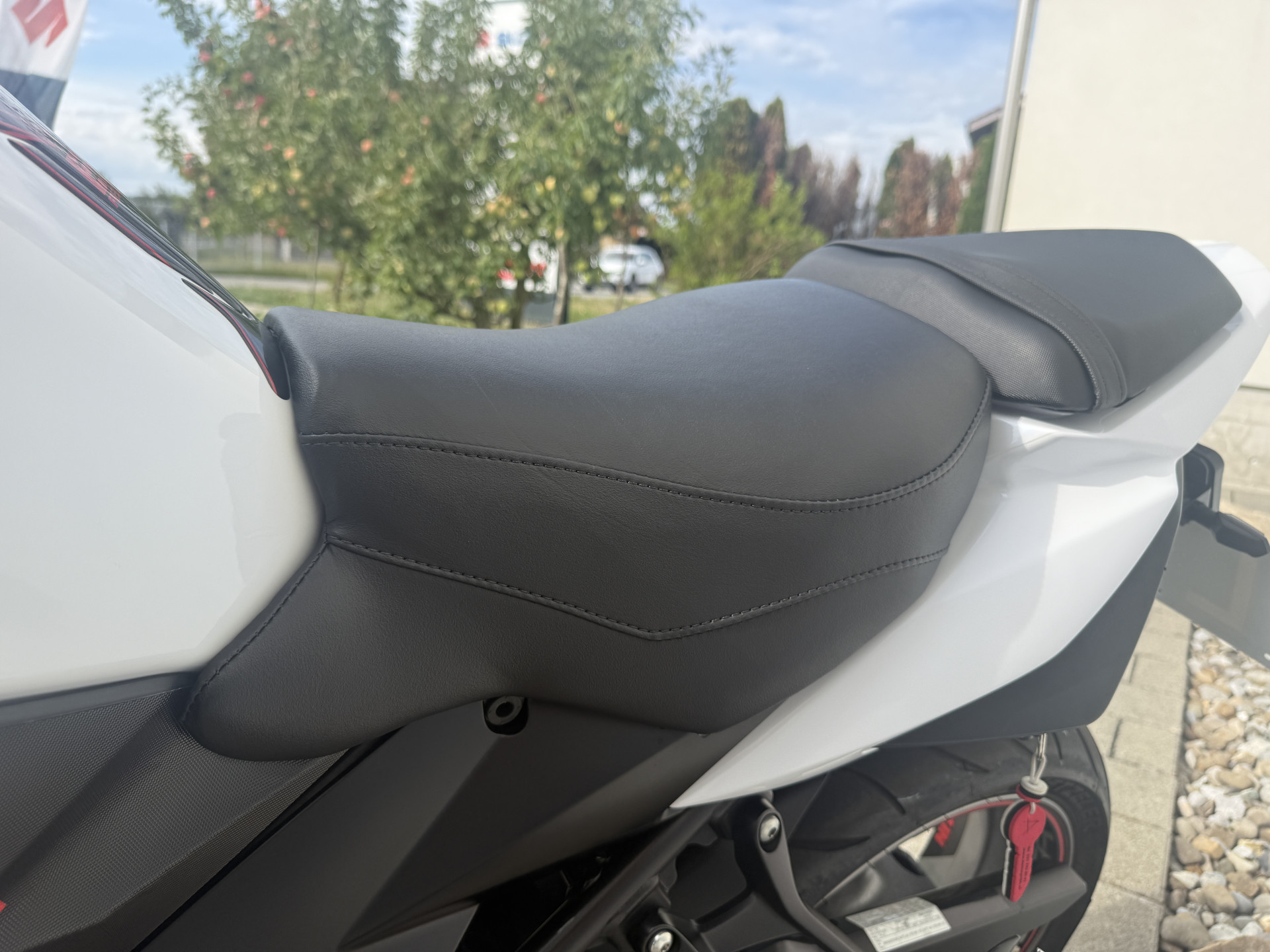 SUZUKI GSR 750 A/U Freegun-image-8