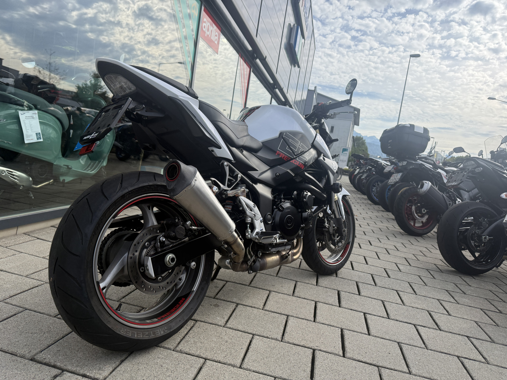 SUZUKI GSR 750 A/U Freegun-image-3
