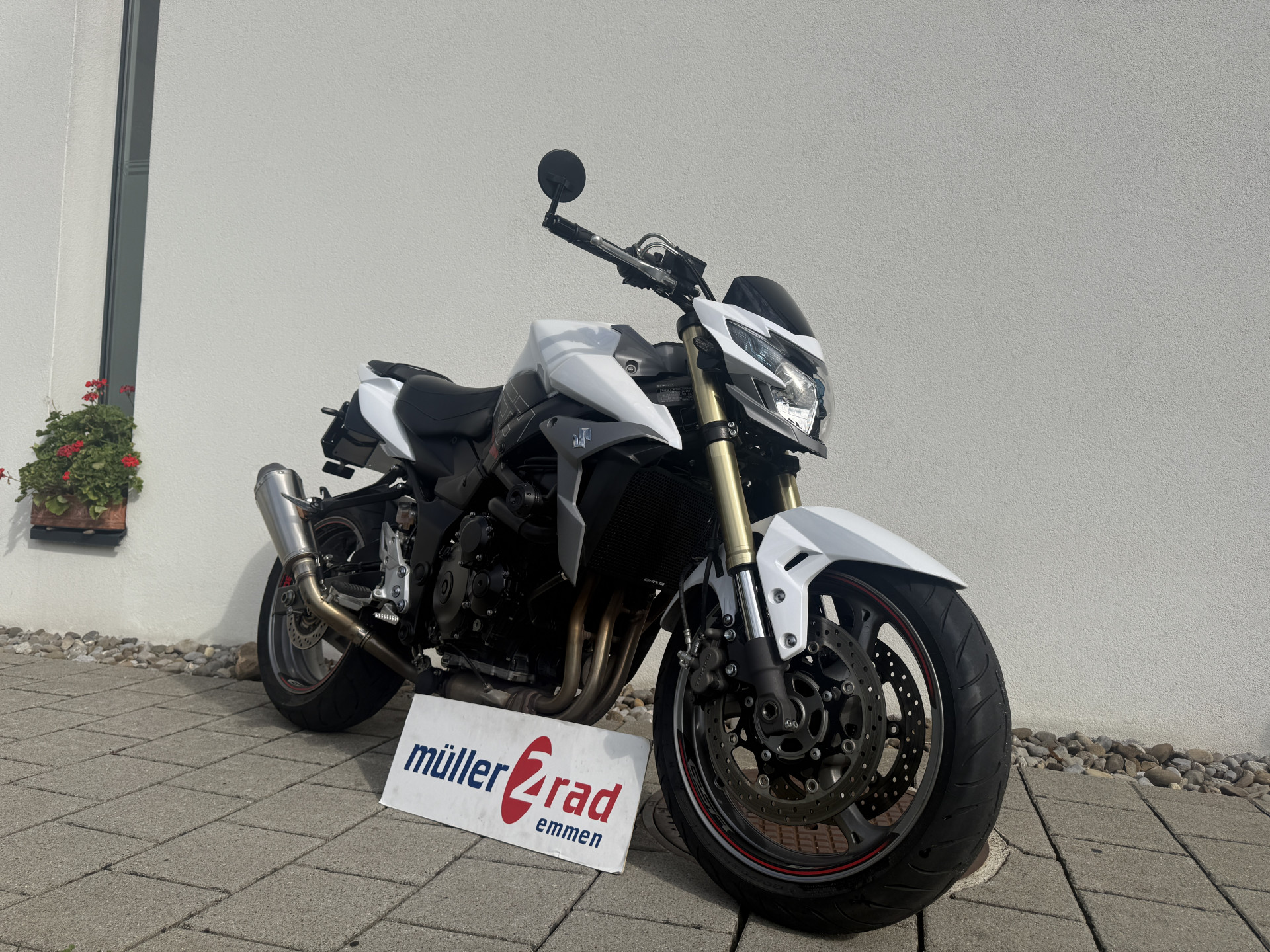 SUZUKI GSR 750 A/U Freegun-image-0