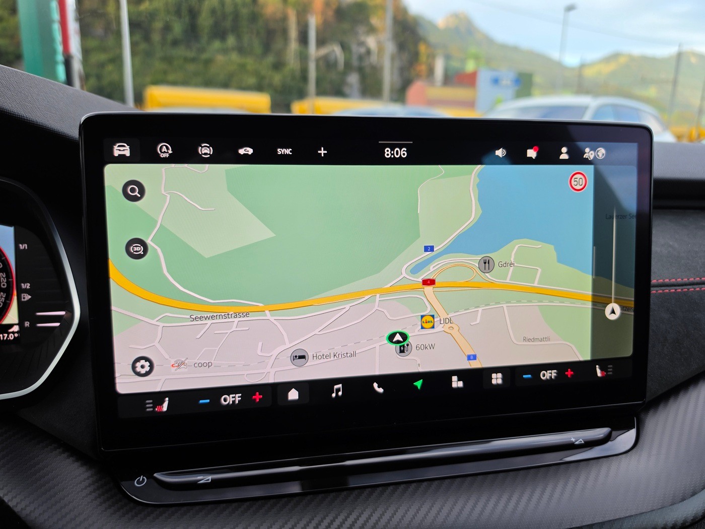SKODA Octavia Combi 2.0 TSI DSG RS 30 Years Edition-image-10