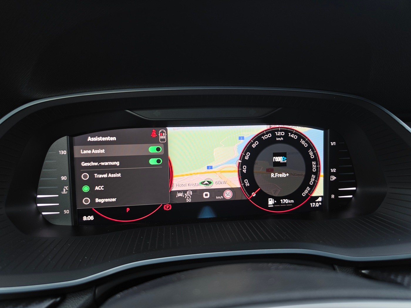 SKODA Octavia Combi 2.0 TSI DSG RS 30 Years Edition-image-16