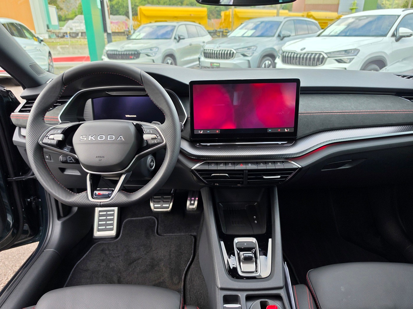 SKODA Octavia Combi 2.0 TSI DSG RS 30 Years Edition-image-9