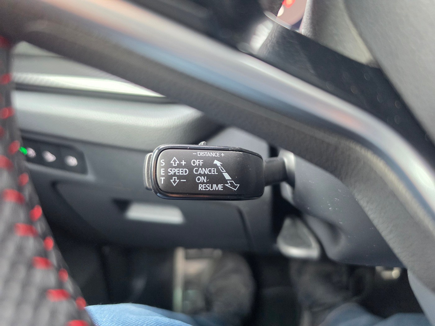 SKODA Octavia Combi 2.0 TSI DSG RS 30 Years Edition-image-15