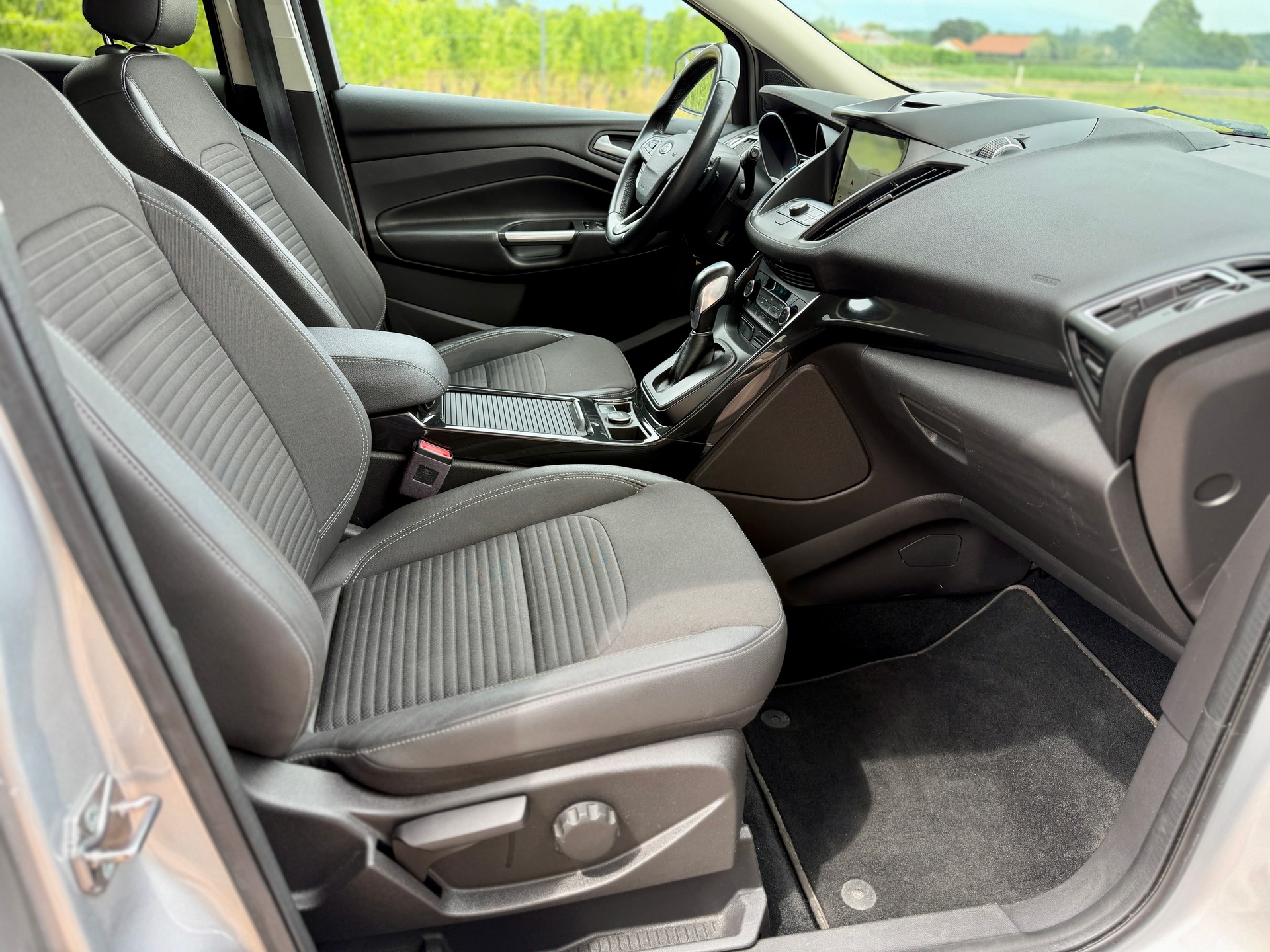 FORD Kuga 1.5 SCTi Business 4WD Automatic-image-13