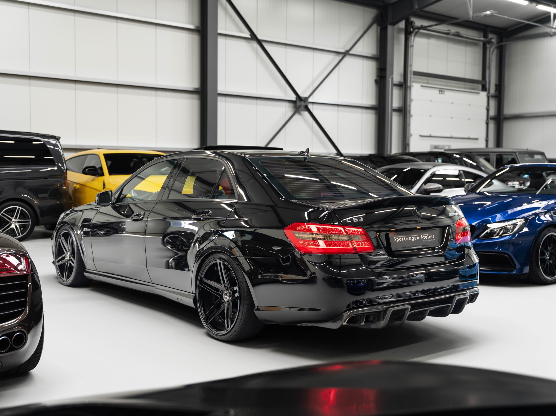 MERCEDES-BENZ E 63 AMG Speedshift MCT-showroom-element-1