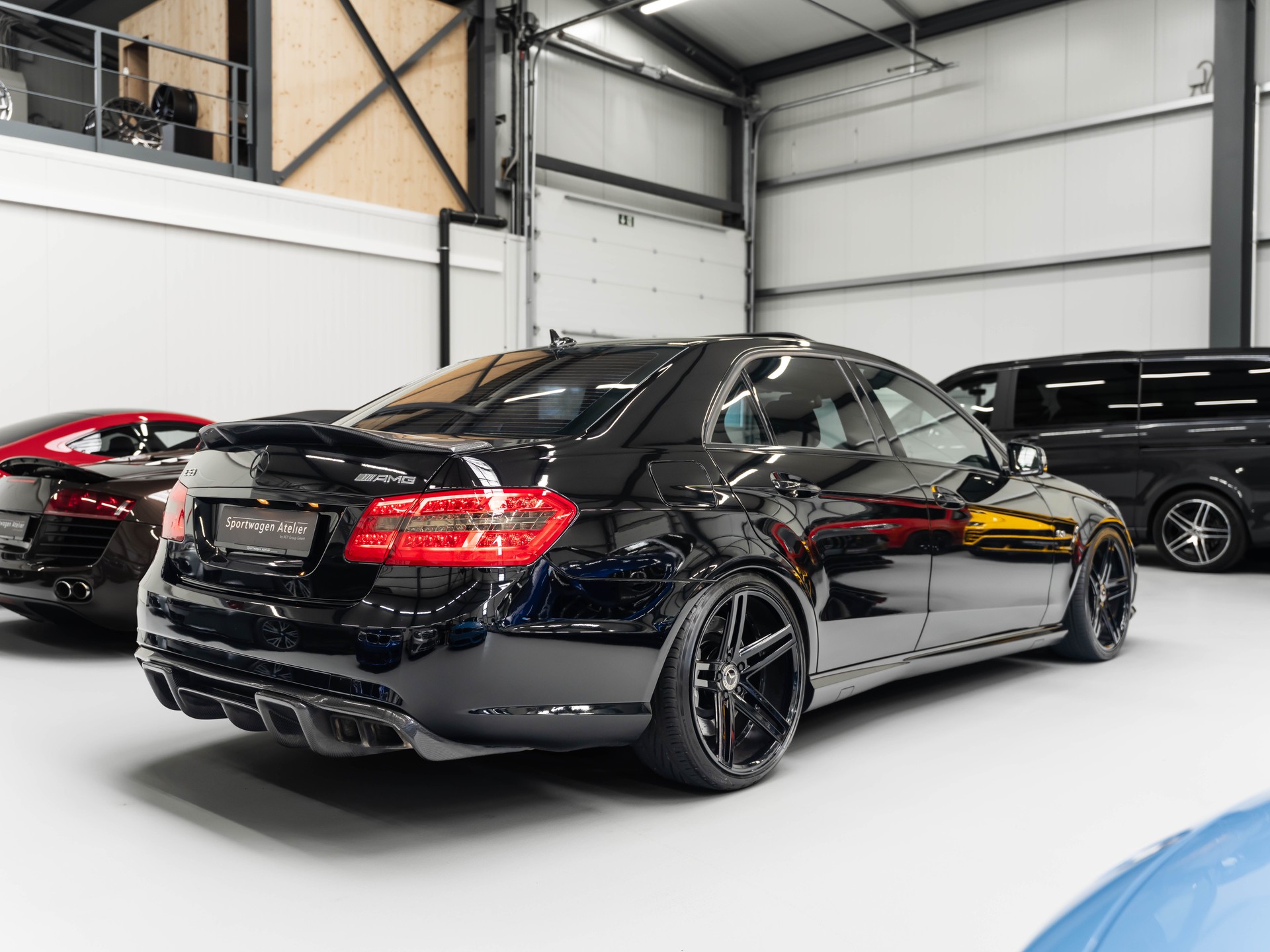 MERCEDES-BENZ E 63 AMG Speedshift MCT-showroom-element-3