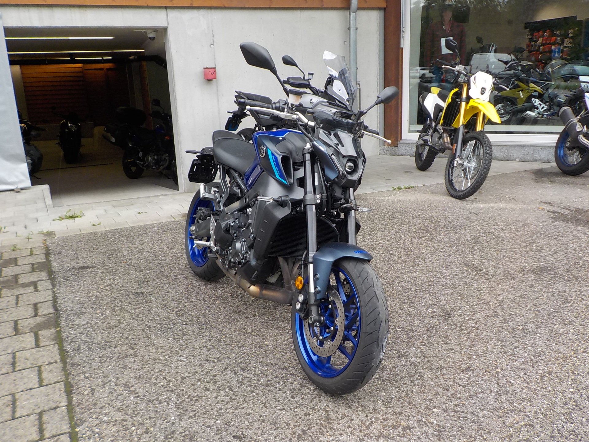 YAMAHA MT-09-image-1
