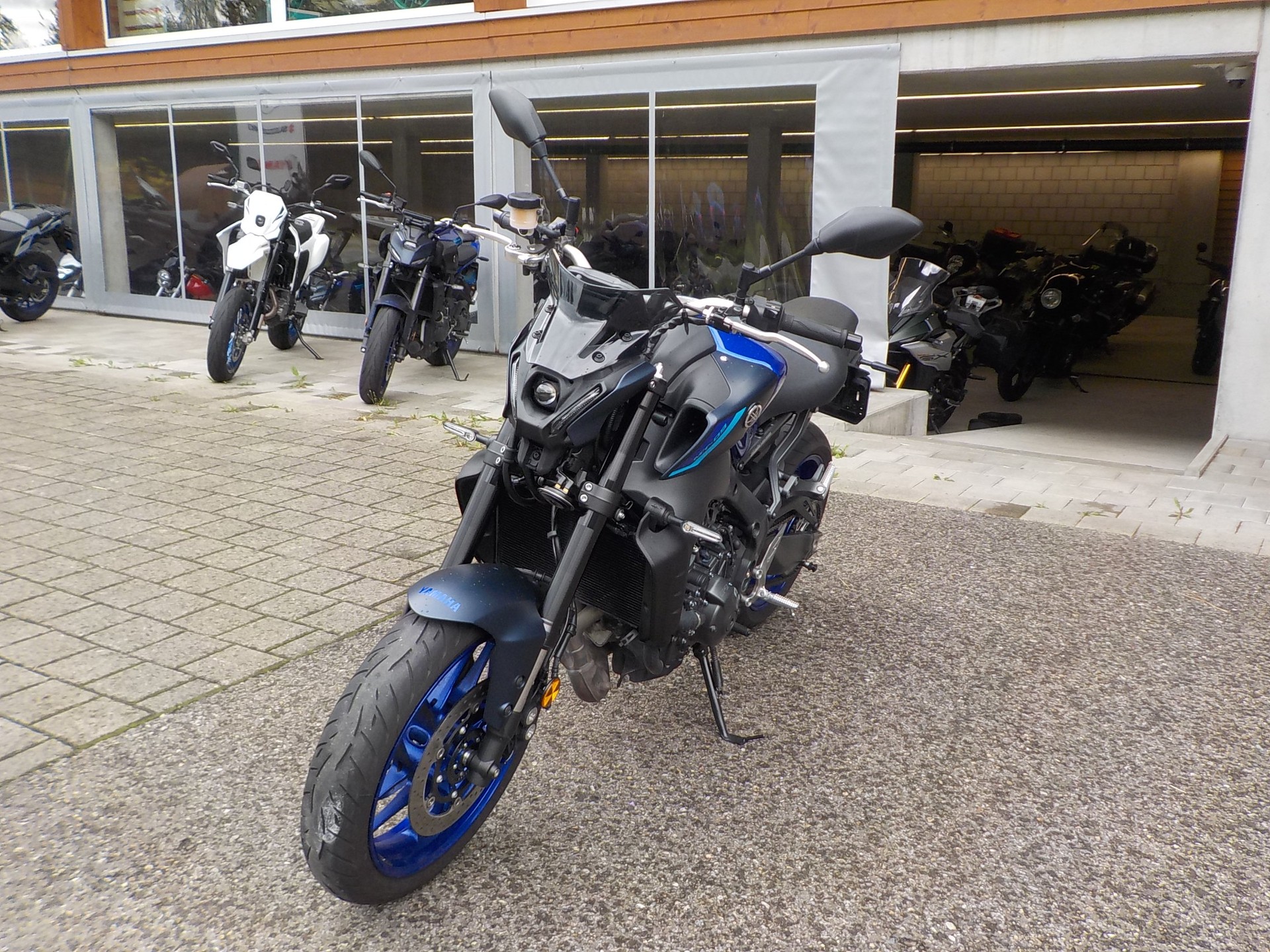 YAMAHA MT-09-image-2