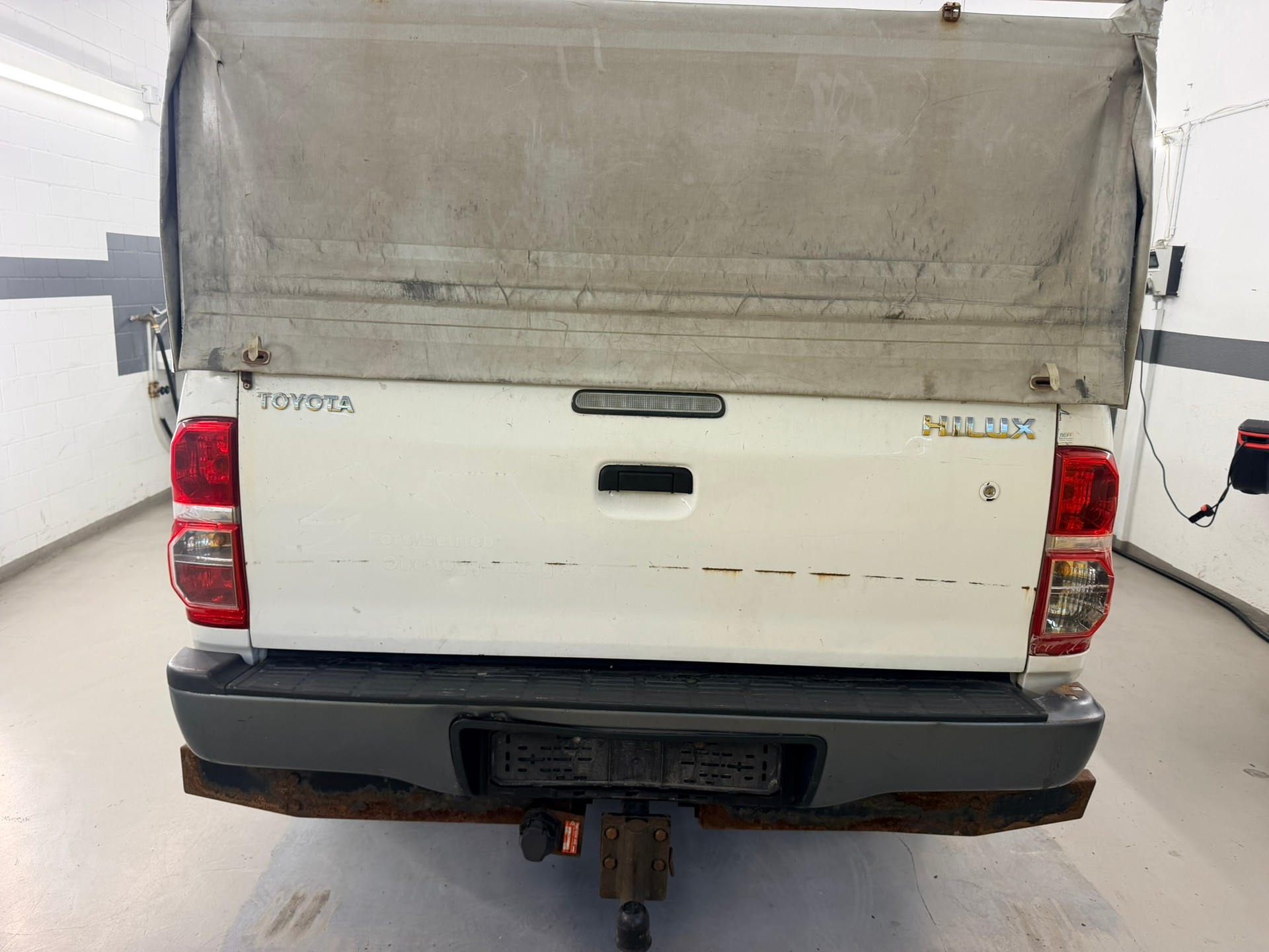 TOYOTA Hilux 2.5D 4WD Double Cab Luna-image-4