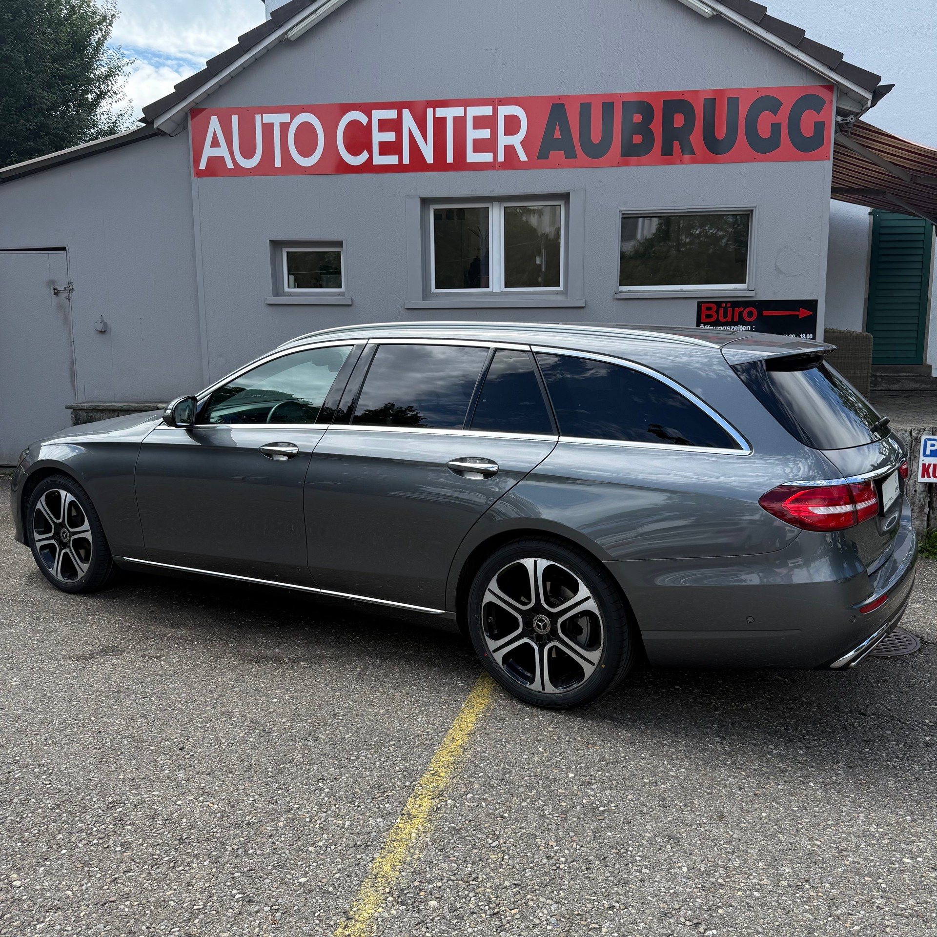 MERCEDES-BENZ E 200 Avantgarde 4 Matic 9G-Tronic *LEDER-SITZE - MFK 10.2025*-showroom-element-1