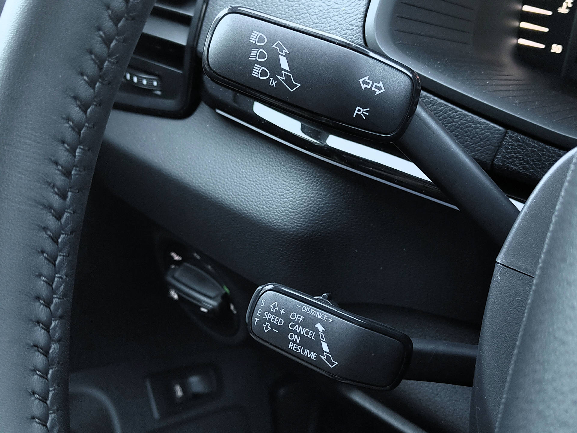 SKODA Karoq 1.5 TSI SportLine DSG-image-10