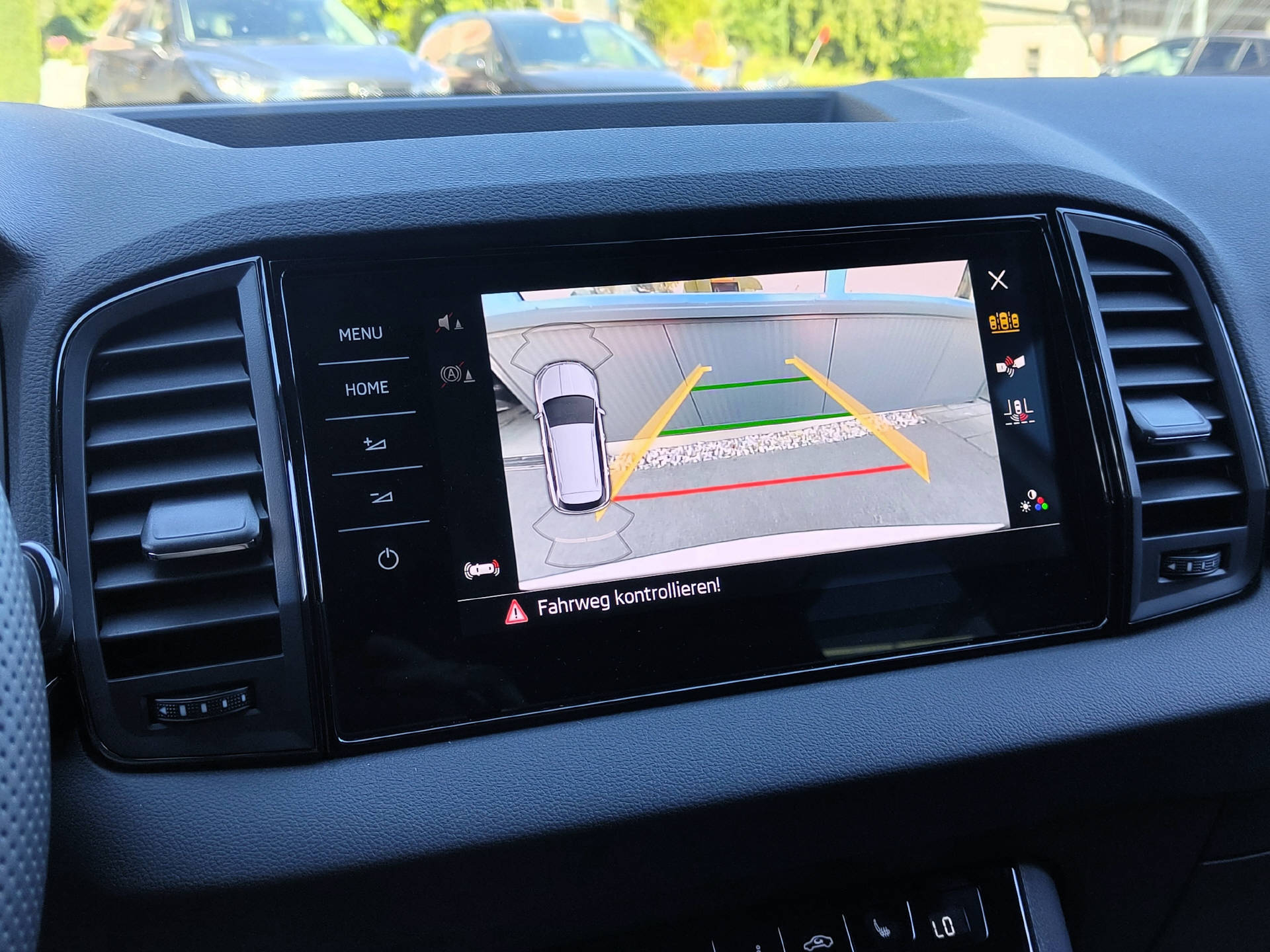SKODA Karoq 1.5 TSI SportLine DSG-image-8