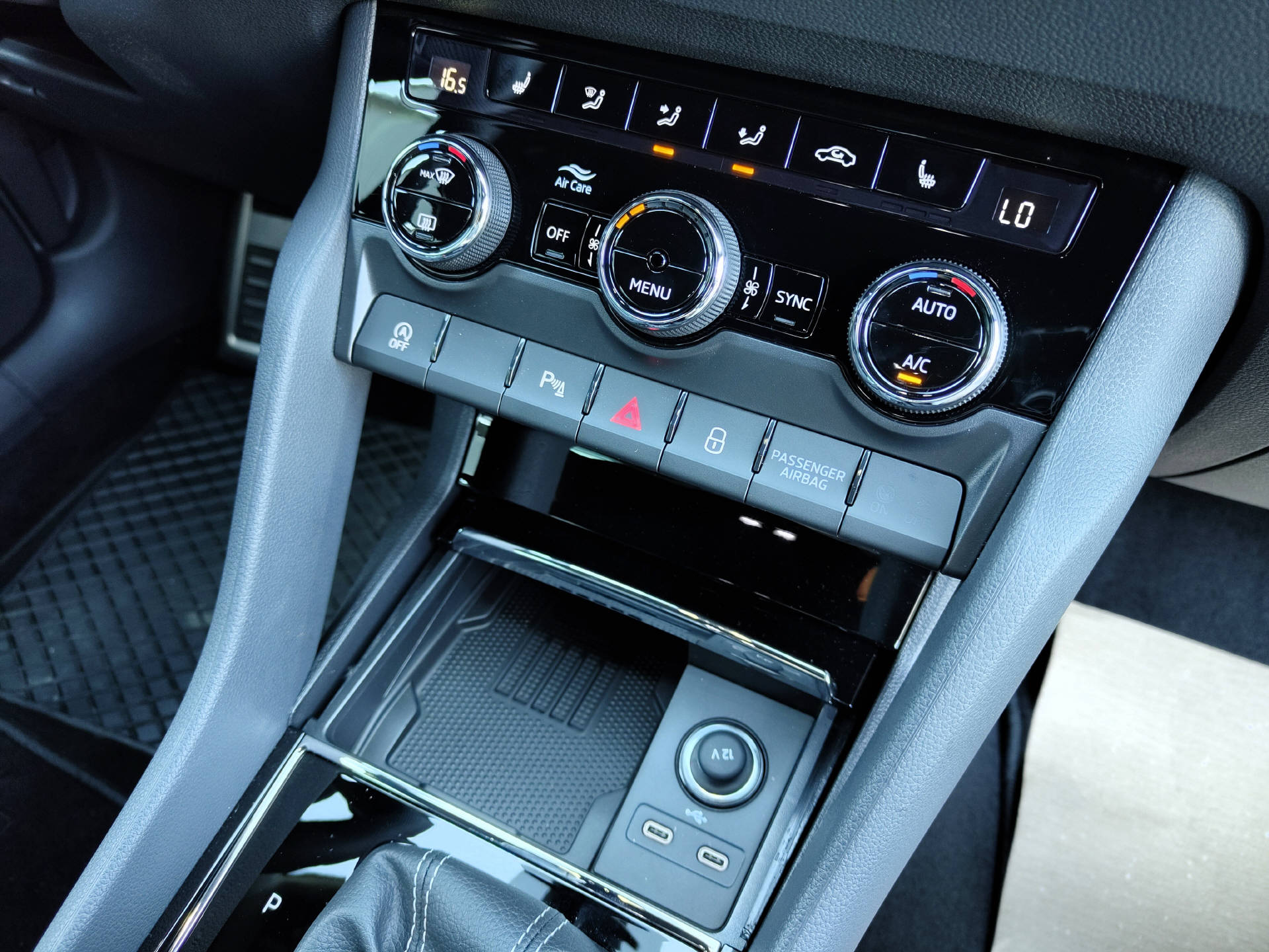 SKODA Karoq 1.5 TSI SportLine DSG-image-9