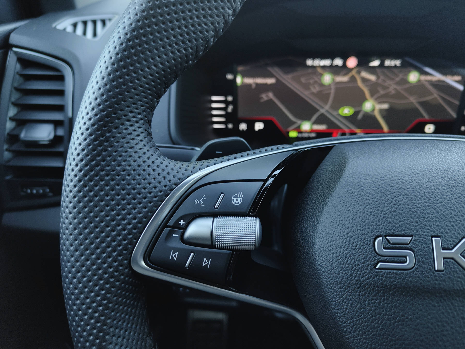 SKODA Karoq 1.5 TSI SportLine DSG-image-12