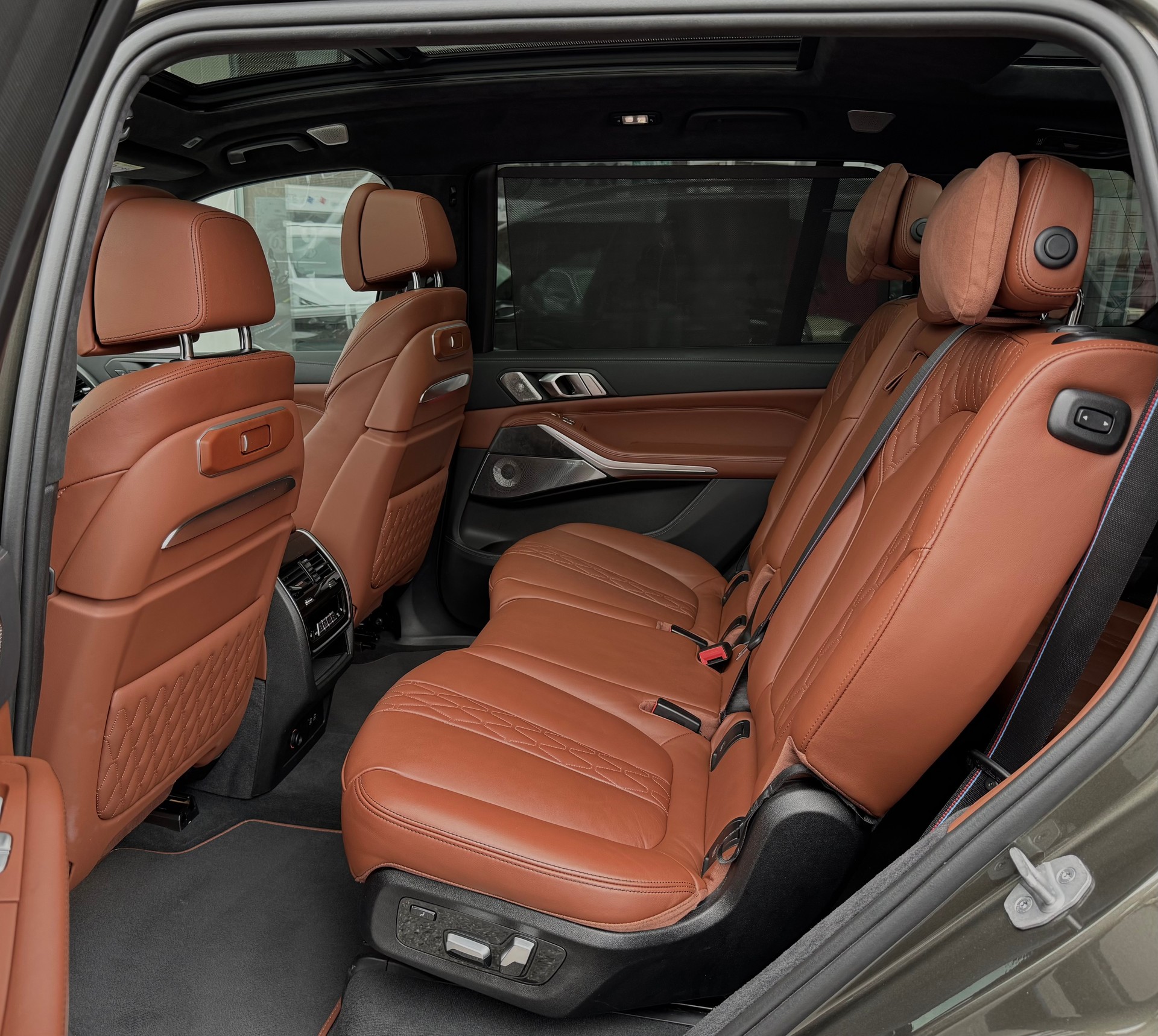 BMW X7 xDrive 48V M60i Steptronic M Sport Pro Individual-image-11