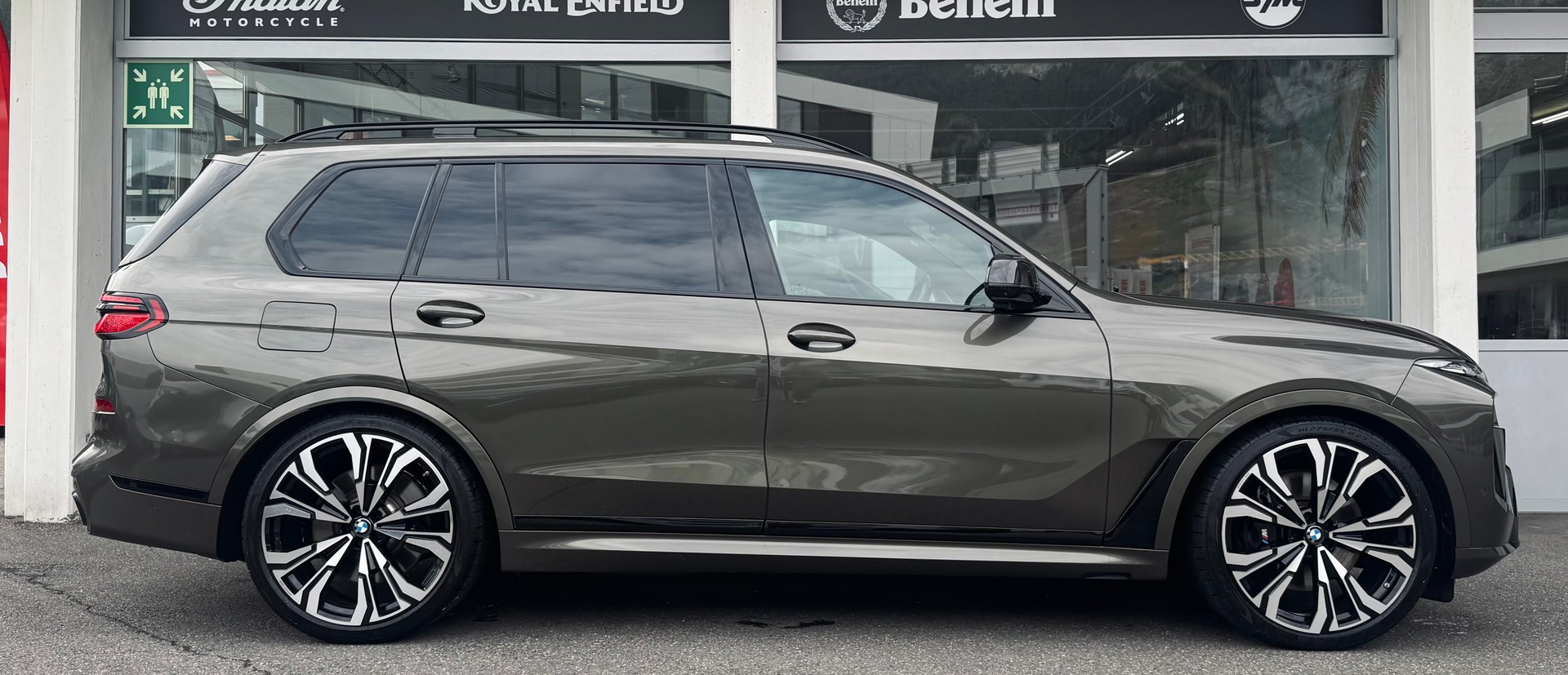 BMW X7 xDrive 48V M60i Steptronic M Sport Pro Individual-showroom-element-1