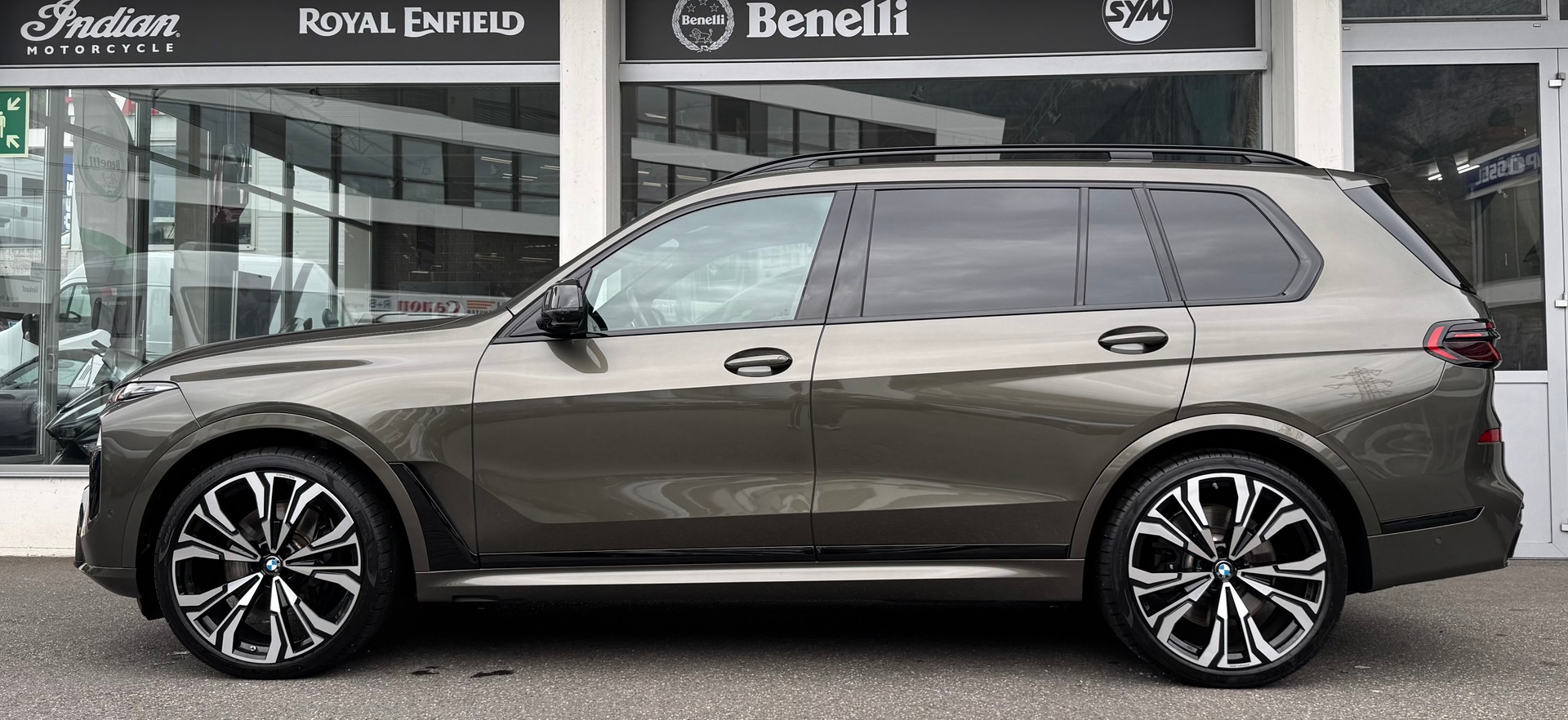 BMW X7 xDrive 48V M60i Steptronic M Sport Pro Individual-showroom-element-2