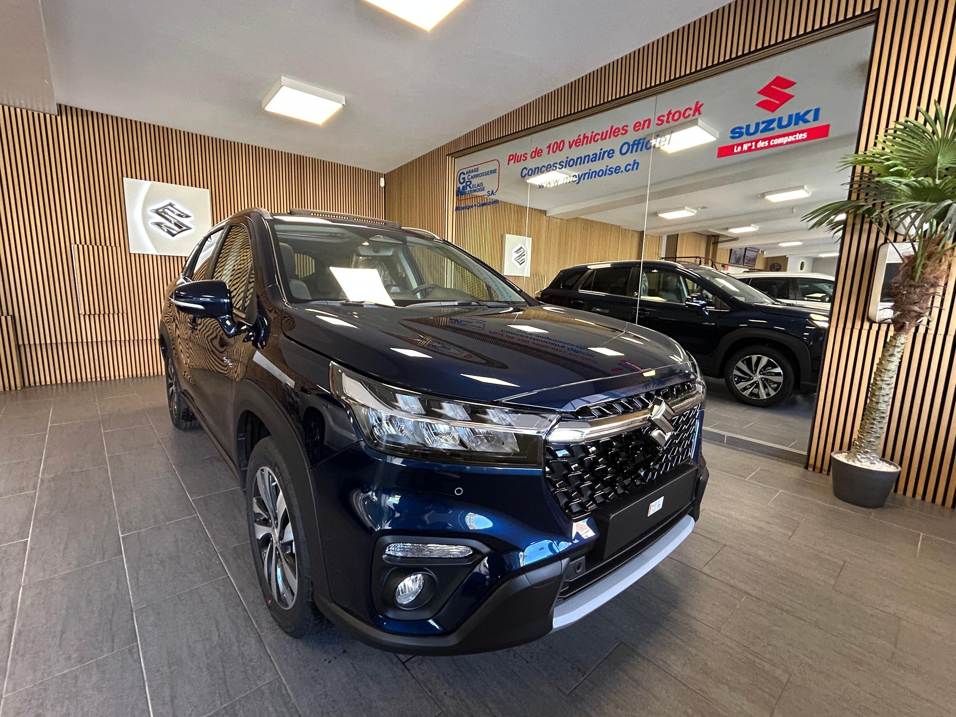 SUZUKI S-Cross 1.4 T Piz Sulai Top Hybrid 4x4 4 ROUES HIVER OFFERT-showroom-element-2